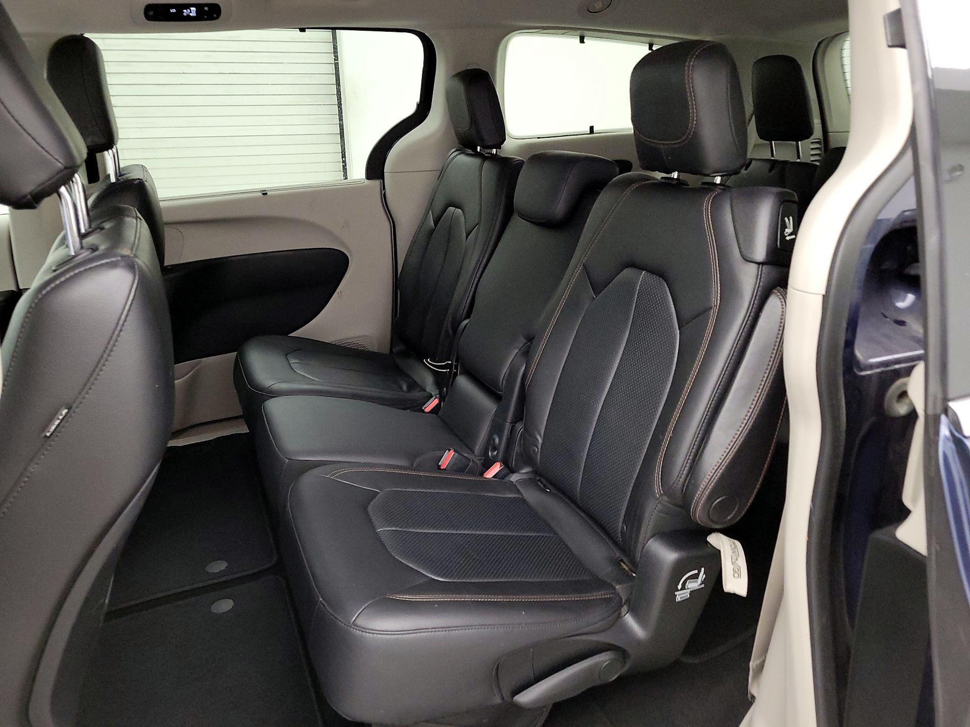 Thumbnail: 2018 Chrysler Pacifica - 19