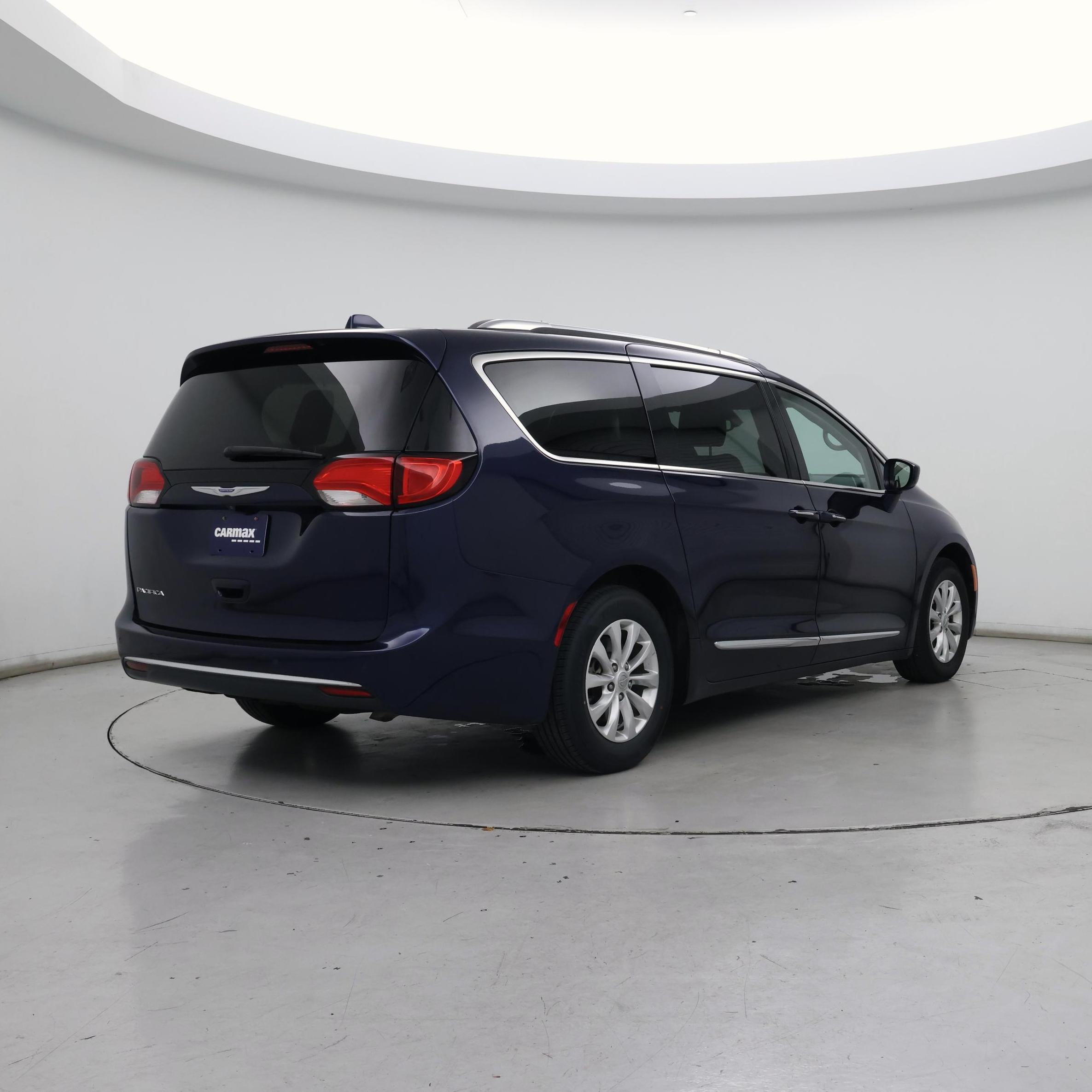 Thumbnail: 2018 Chrysler Pacifica - 8