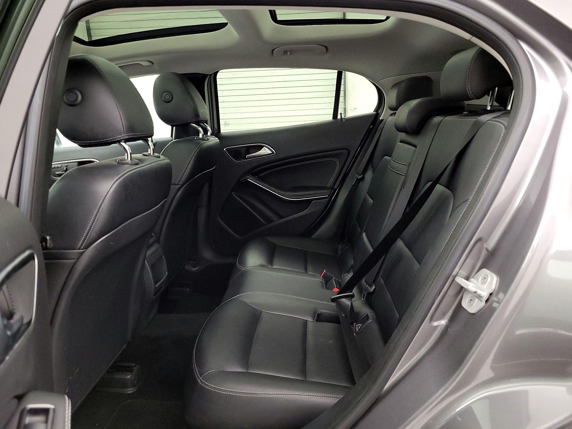 Thumbnail: 2015 Mercedes-Benz GLA - 19