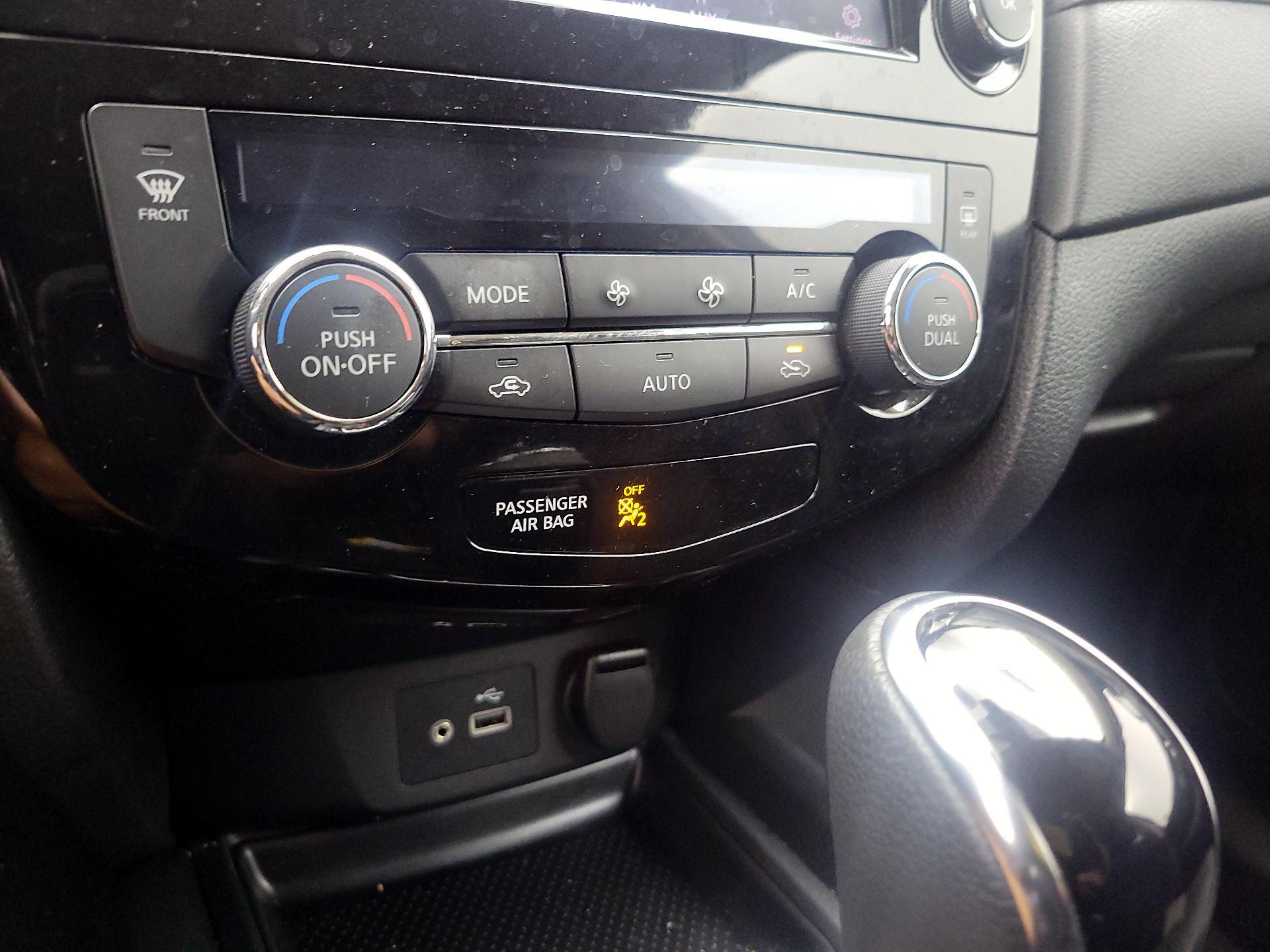 Thumbnail: 2019 Nissan Rogue - 16