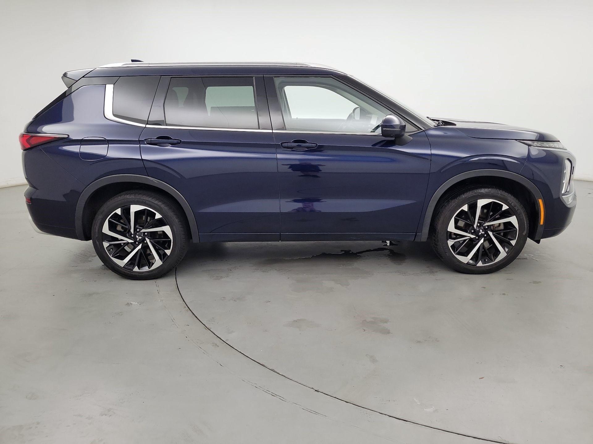 Thumbnail: 2022 Mitsubishi Outlander - 4