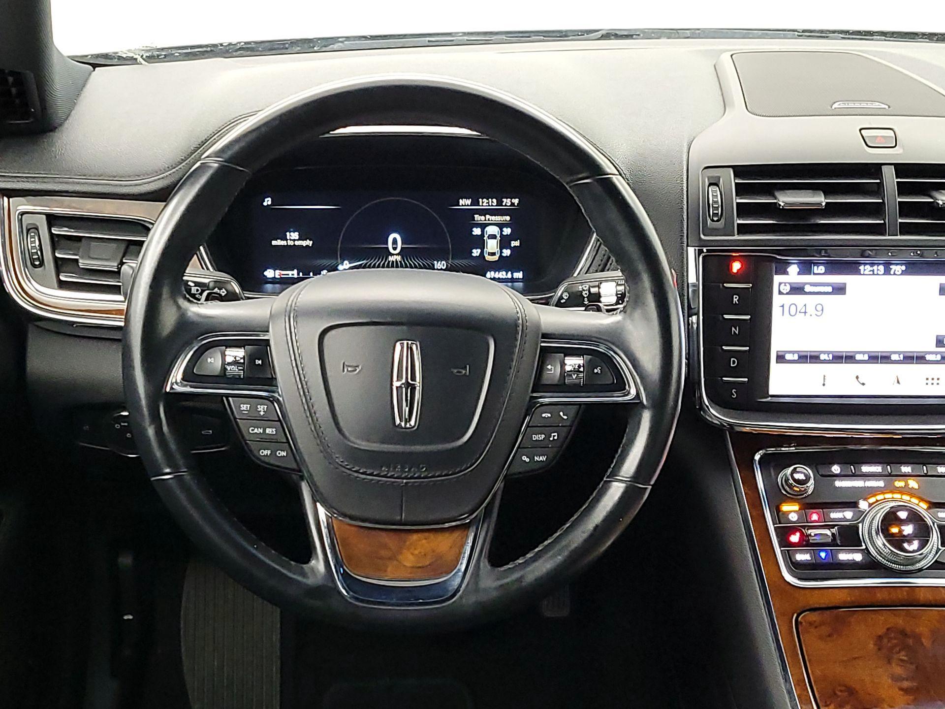 Thumbnail: 2017 Lincoln Continental - 10