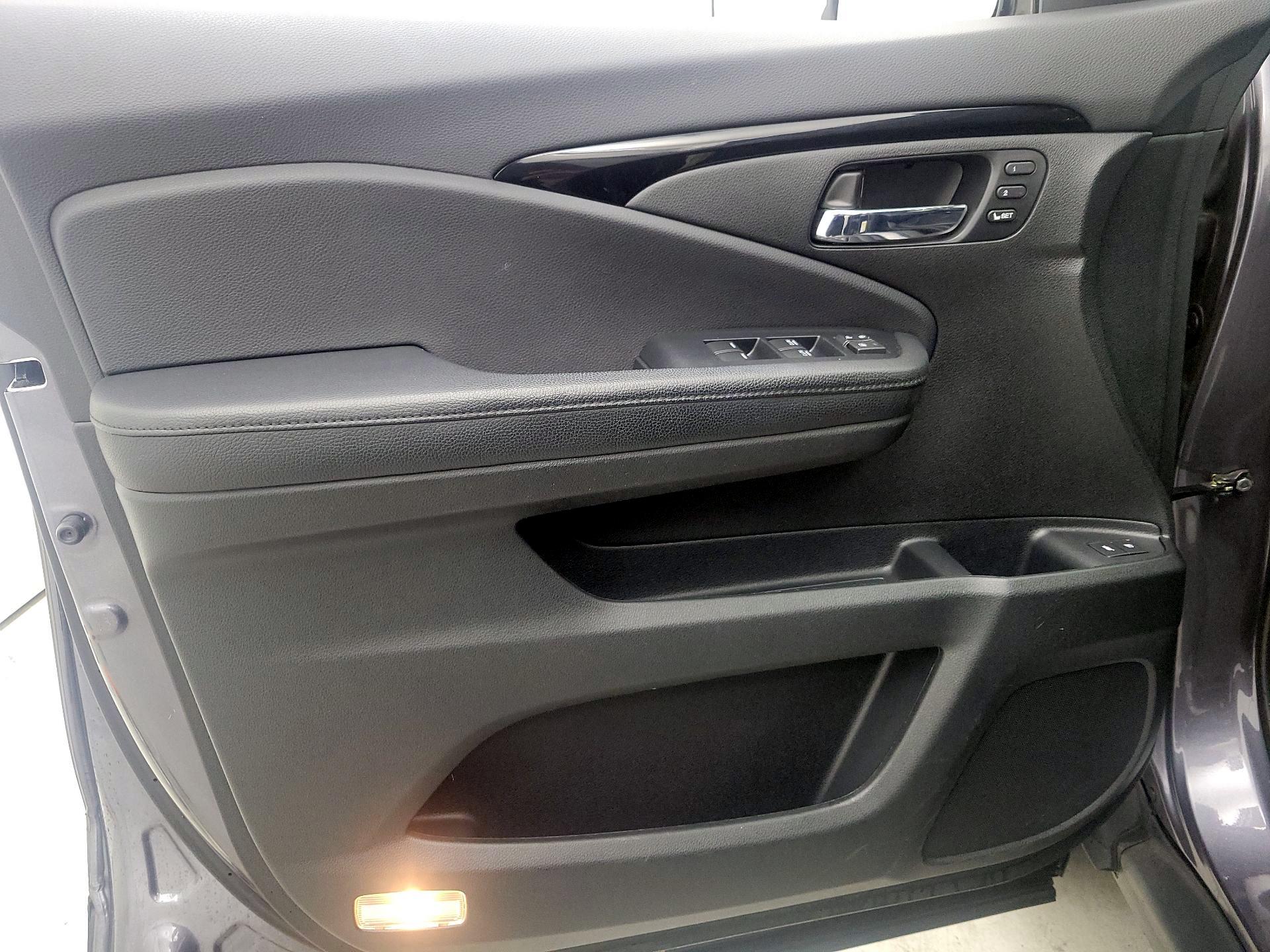 Thumbnail: 2019 Honda Pilot - 12