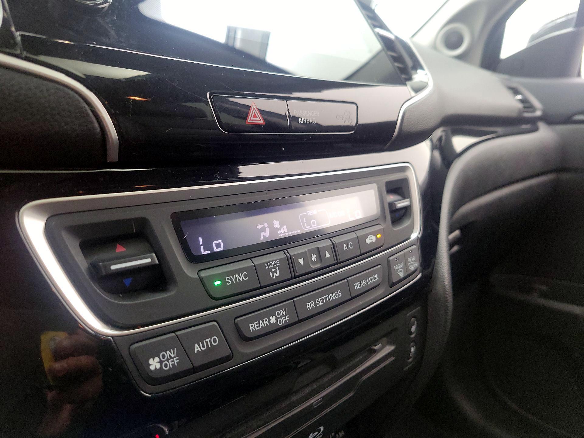 Thumbnail: 2019 Honda Pilot - 16