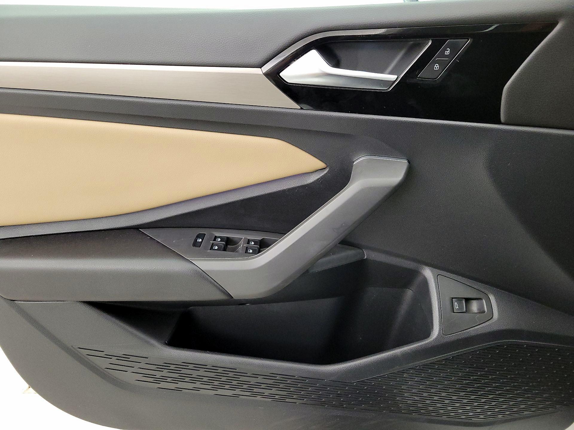 Thumbnail: 2019 Volkswagen Jetta - 12