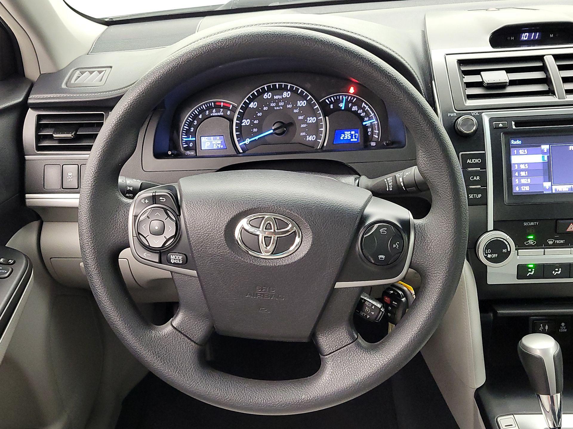 Thumbnail: 2014 Toyota Camry - 10