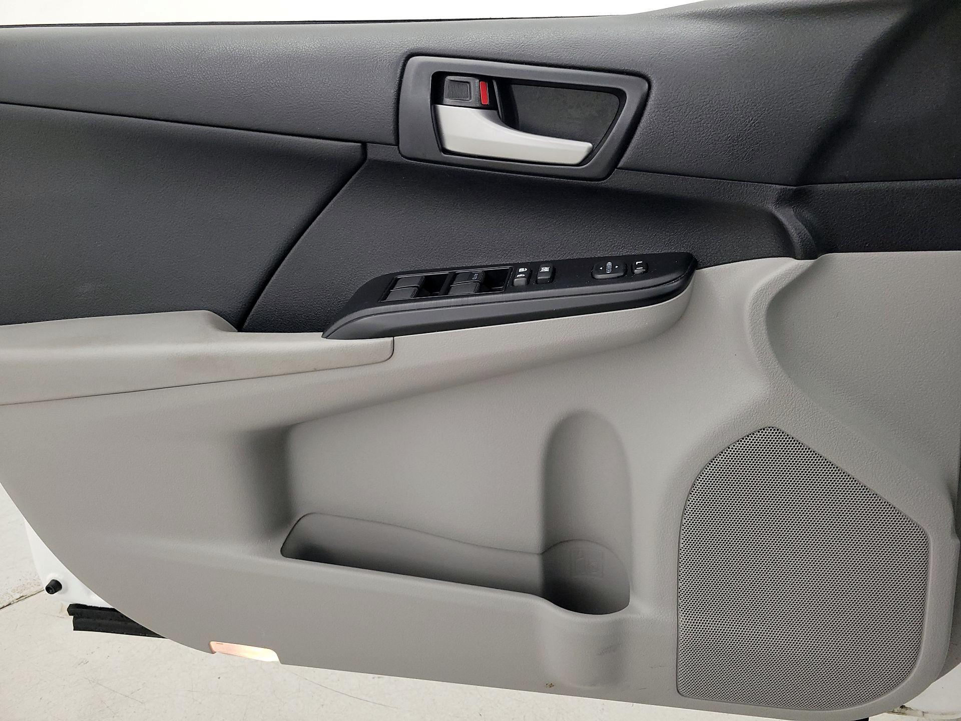 Thumbnail: 2014 Toyota Camry - 12