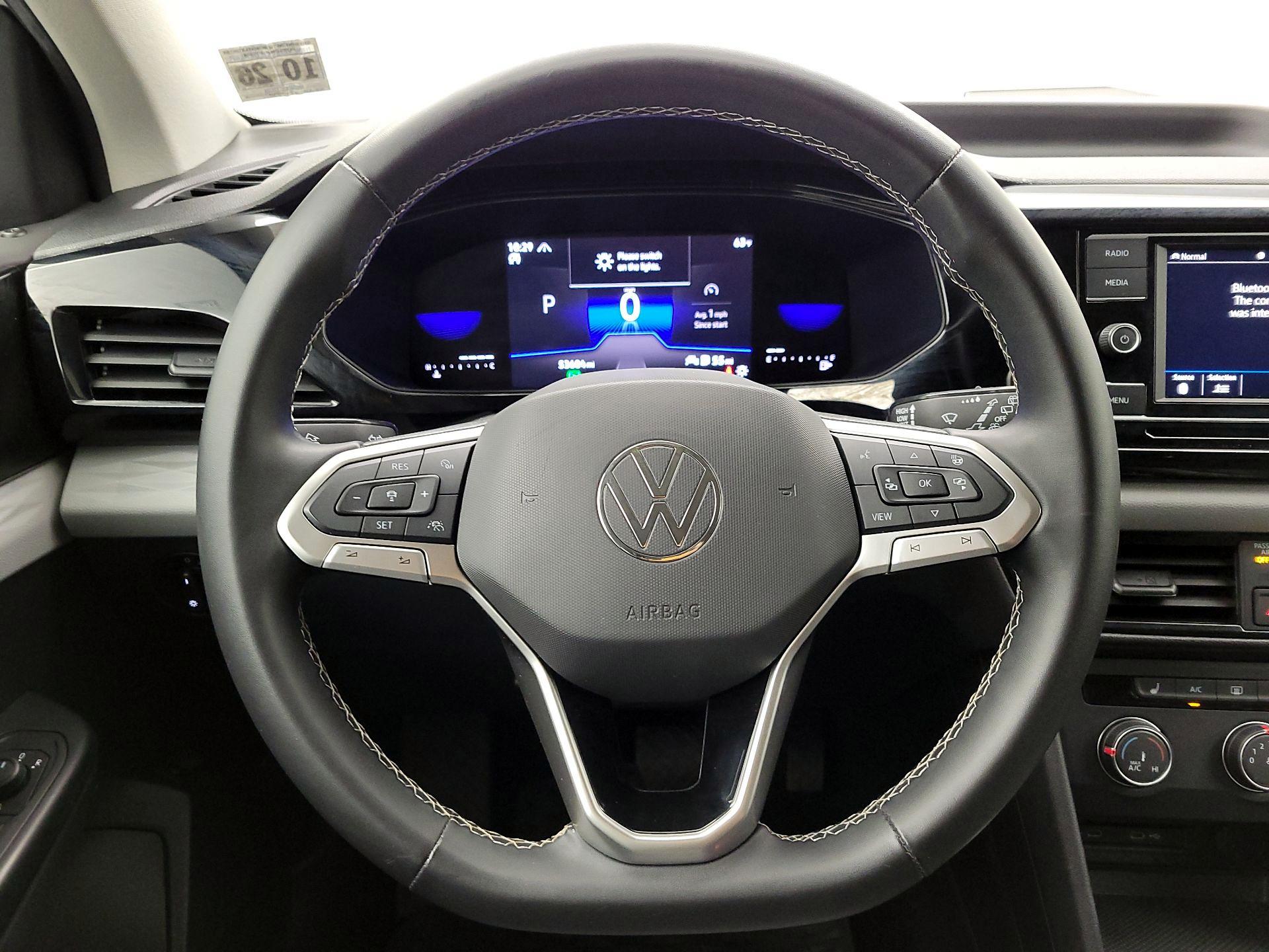Thumbnail: 2022 Volkswagen Taos - 10