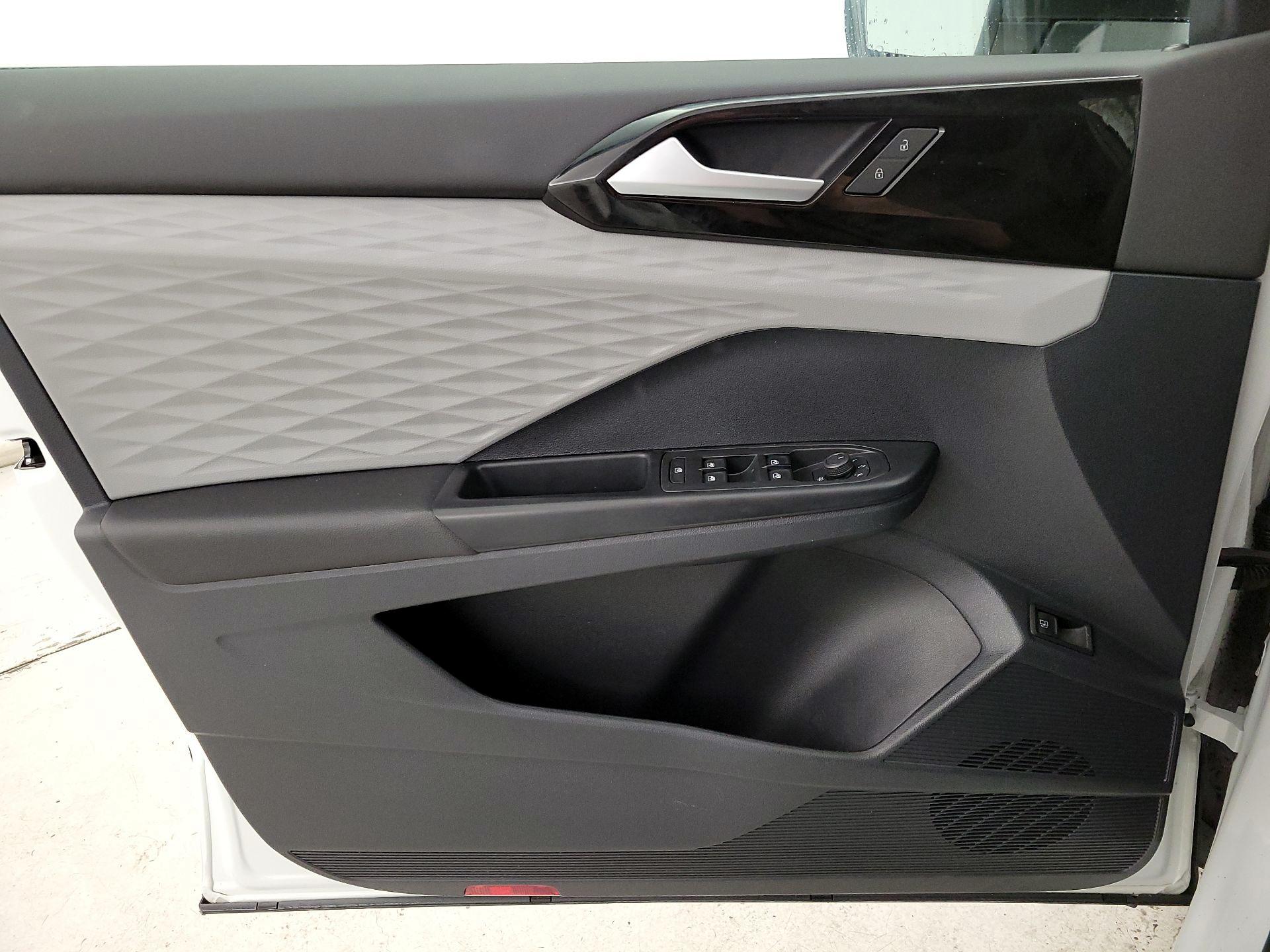 Thumbnail: 2022 Volkswagen Taos - 12