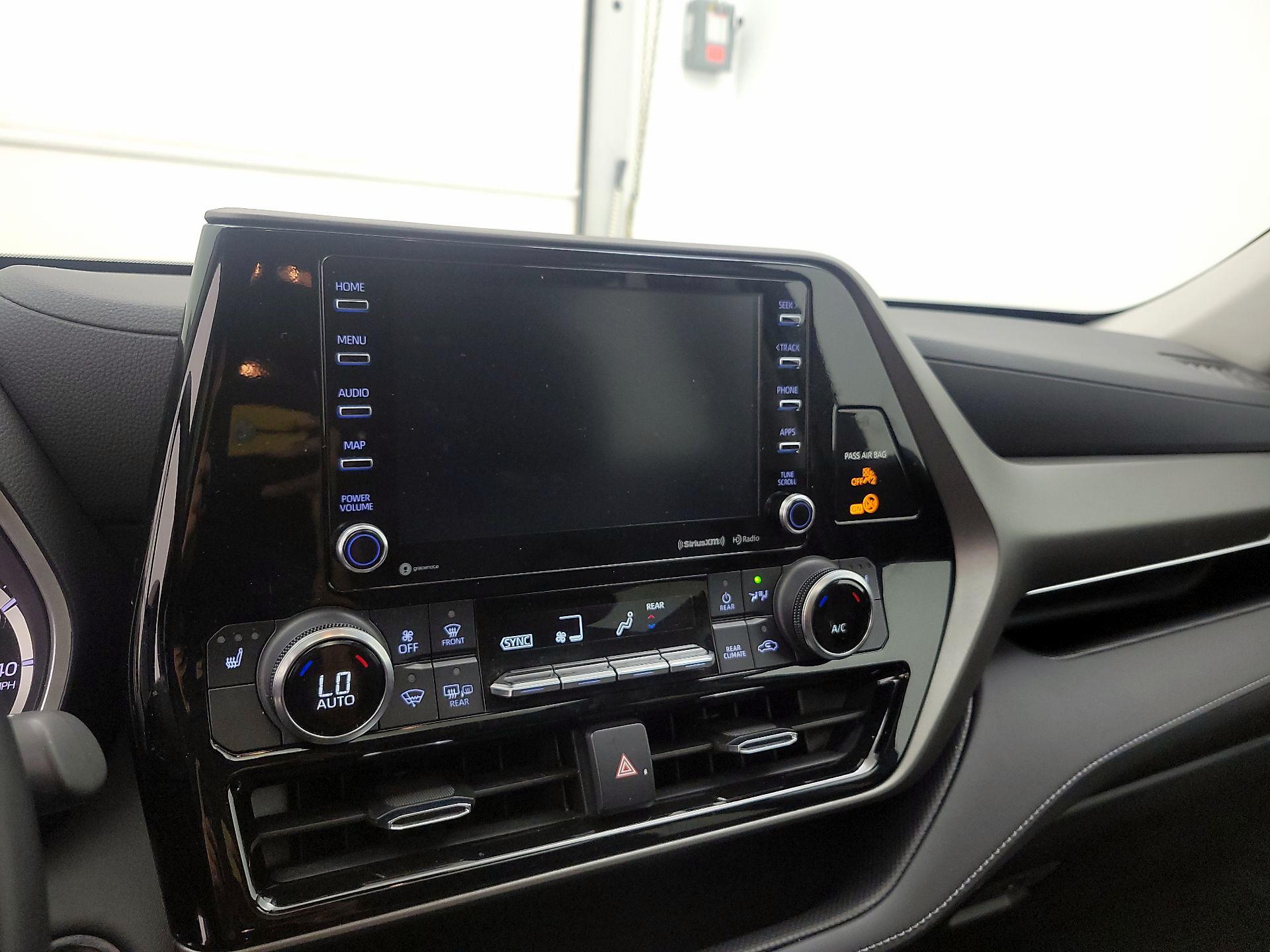 Thumbnail: 2022 Toyota Highlander - 16