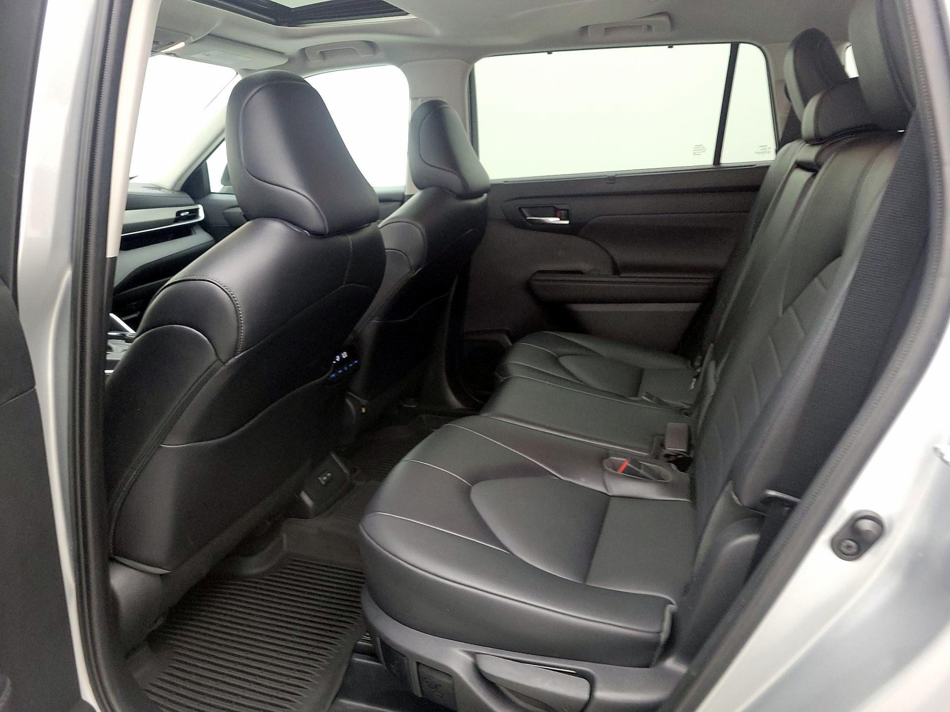Thumbnail: 2022 Toyota Highlander - 20