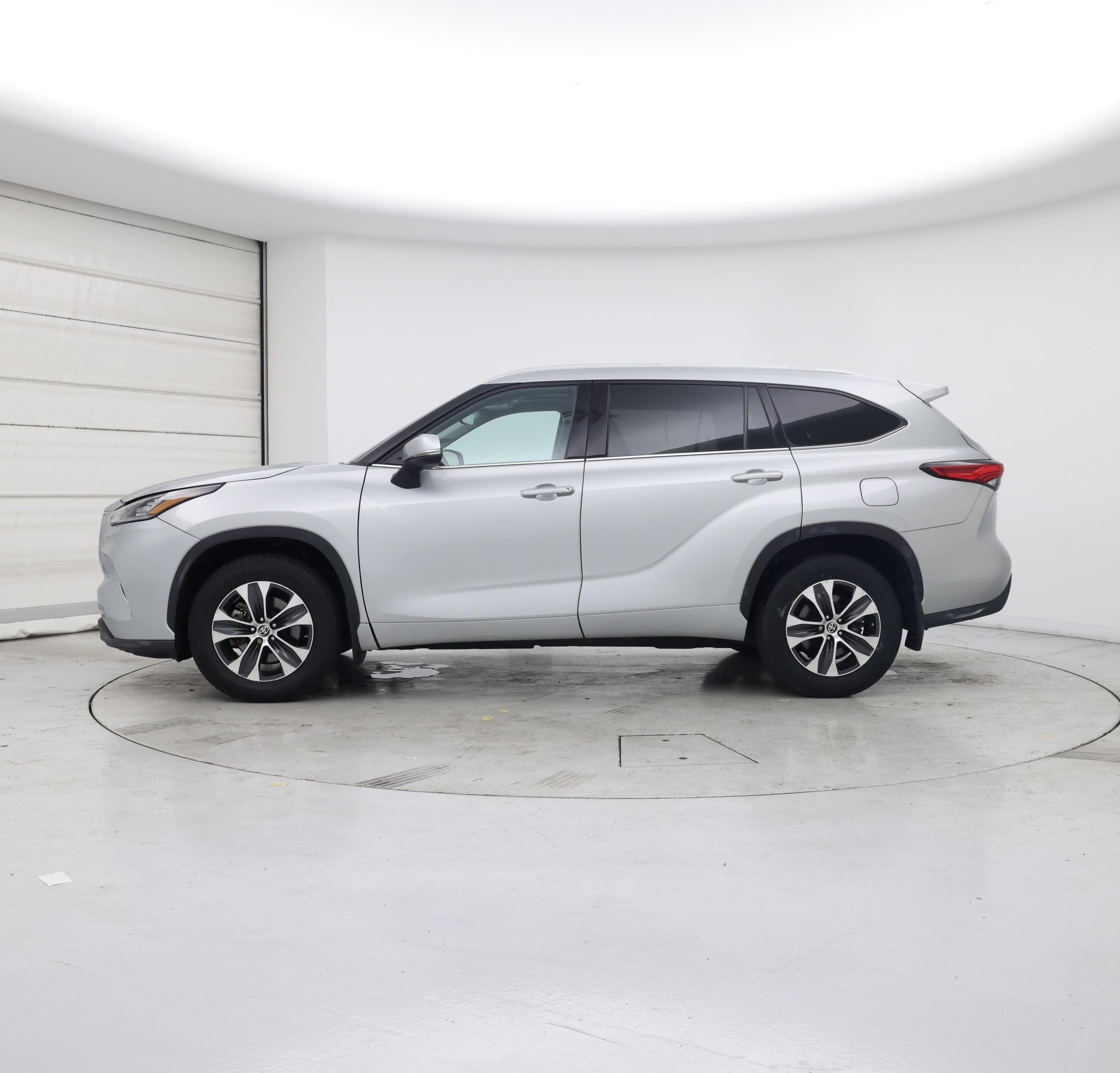Thumbnail: 2022 Toyota Highlander - 3