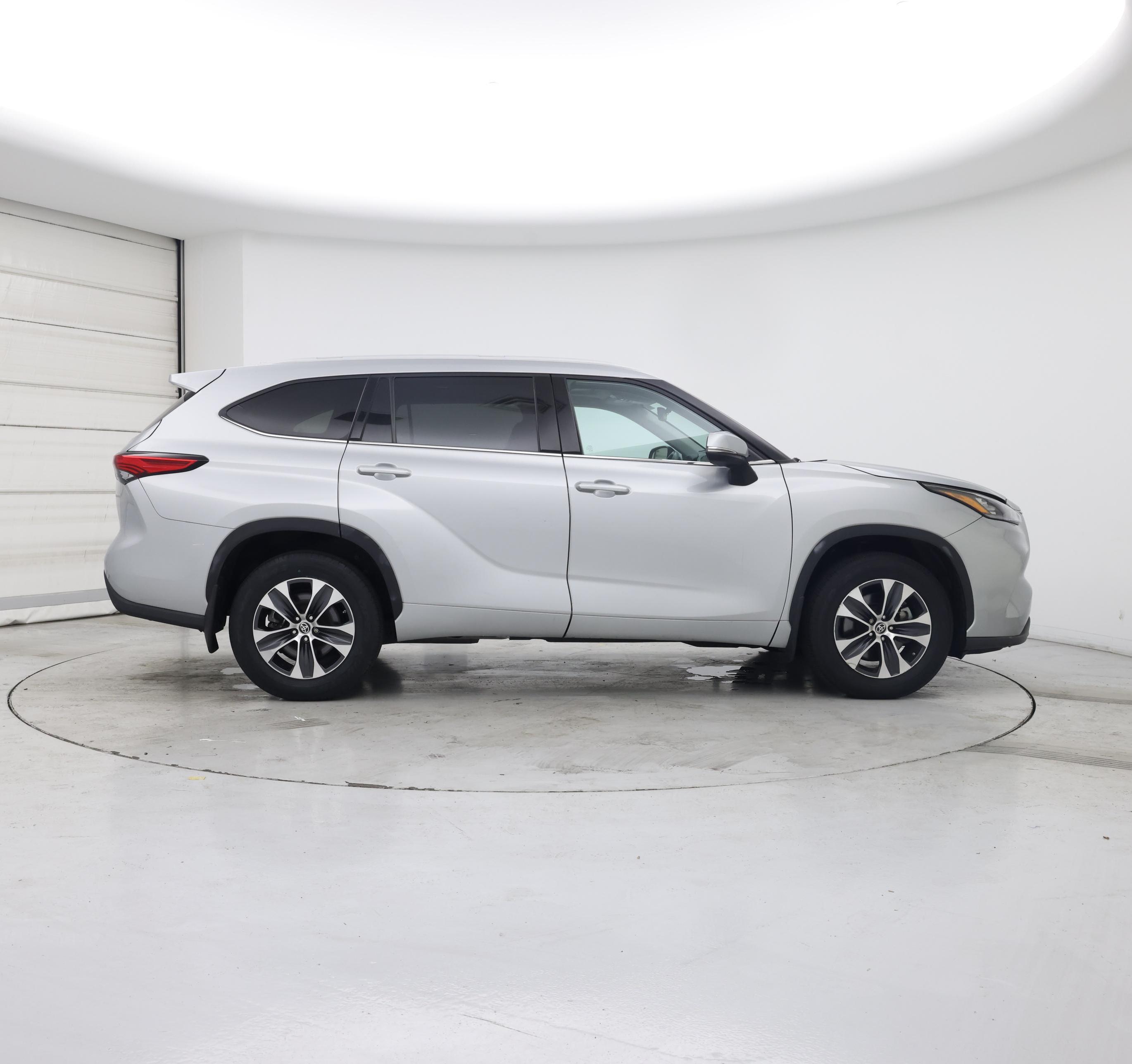 Thumbnail: 2022 Toyota Highlander - 7