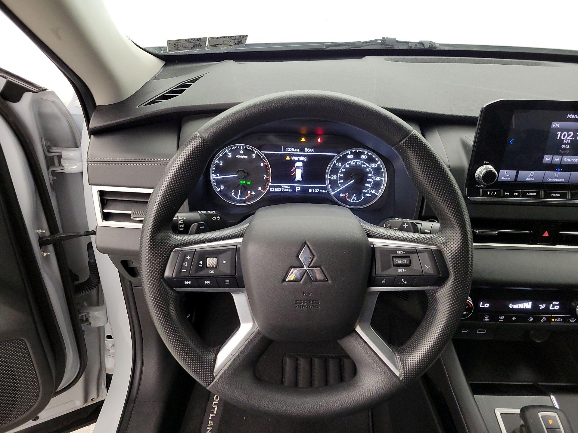 Thumbnail: 2022 Mitsubishi Outlander - 10