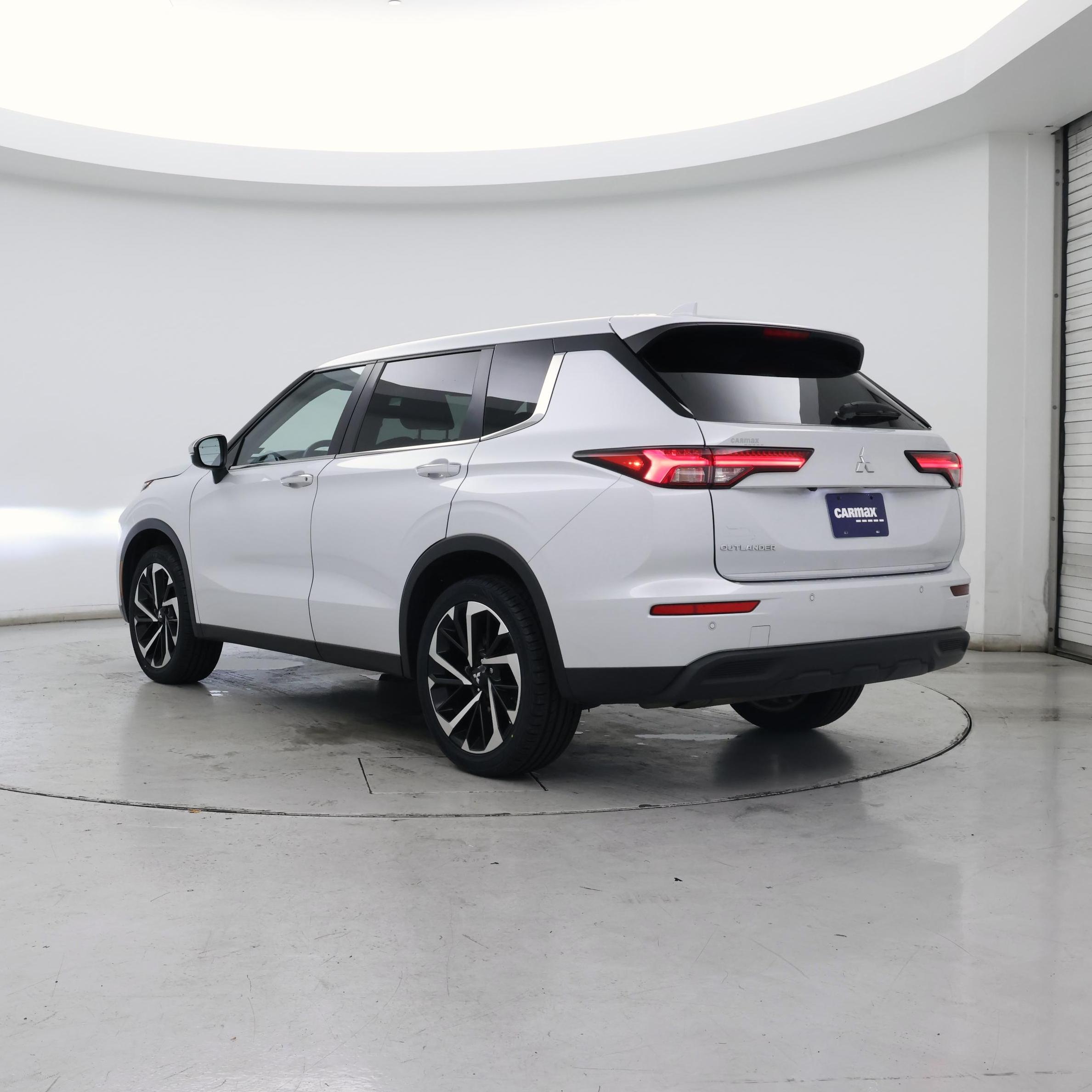 Thumbnail: 2022 Mitsubishi Outlander - 2