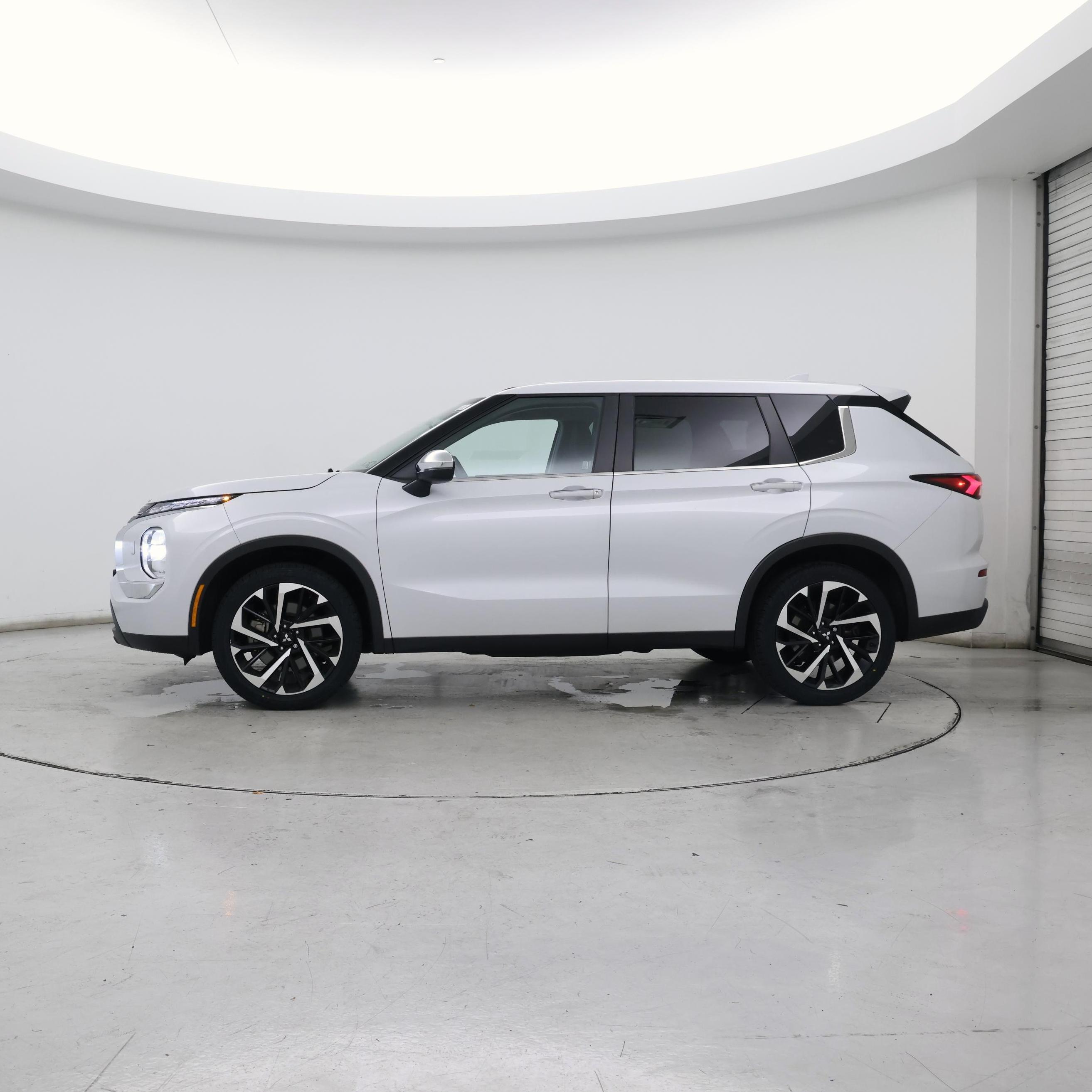 Thumbnail: 2022 Mitsubishi Outlander - 3