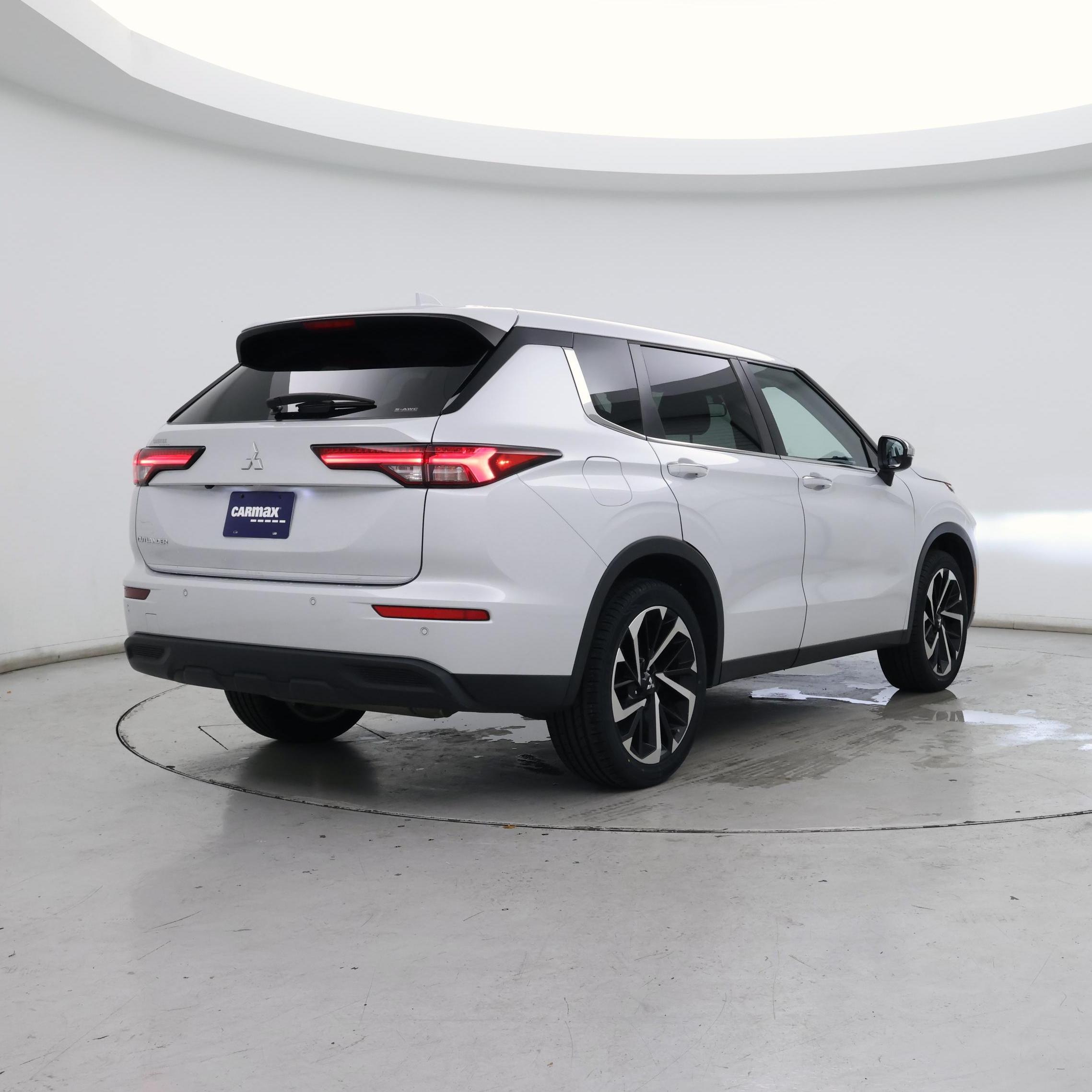 Thumbnail: 2022 Mitsubishi Outlander - 8