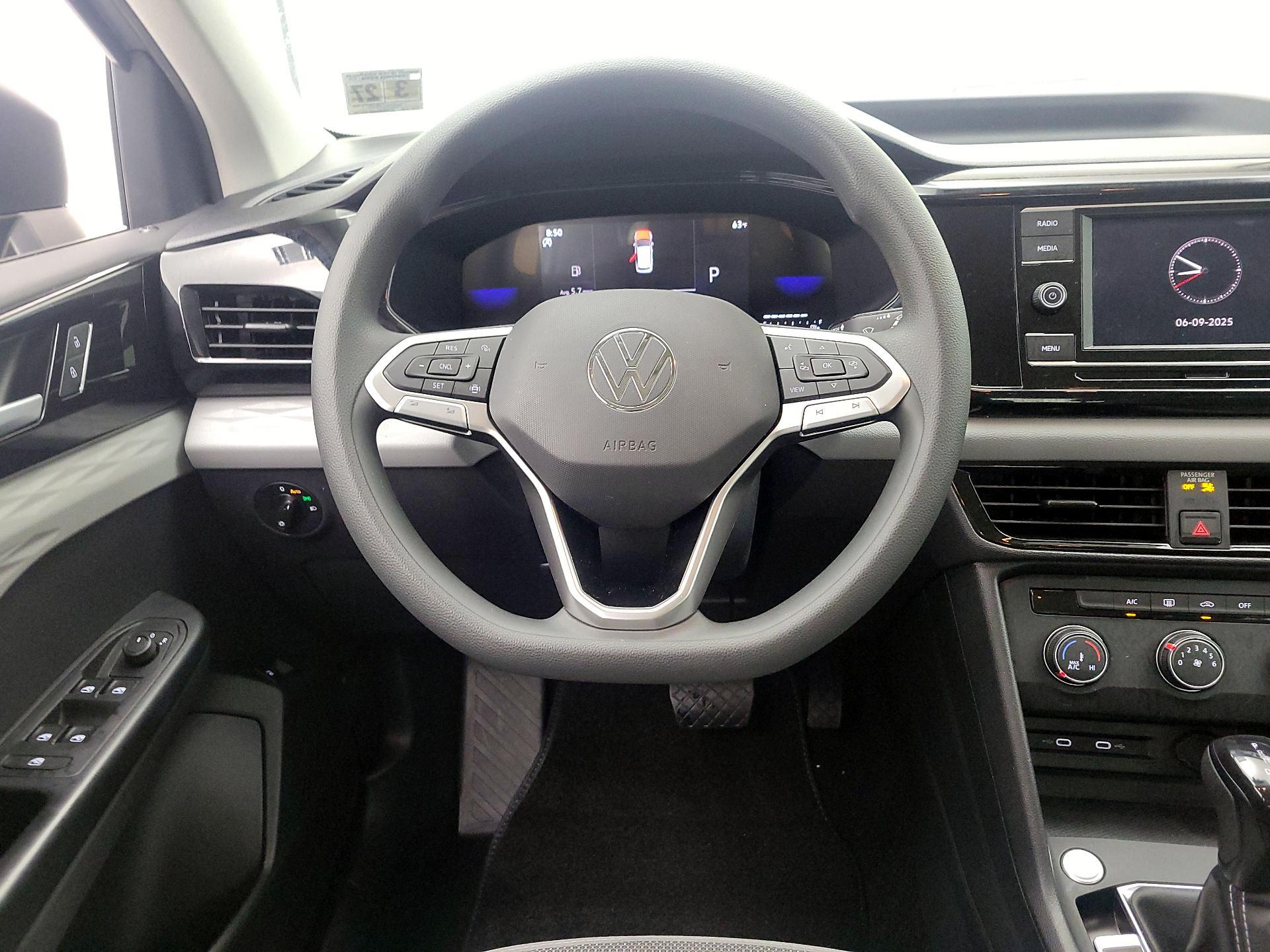 Thumbnail: 2022 Volkswagen Taos - 10
