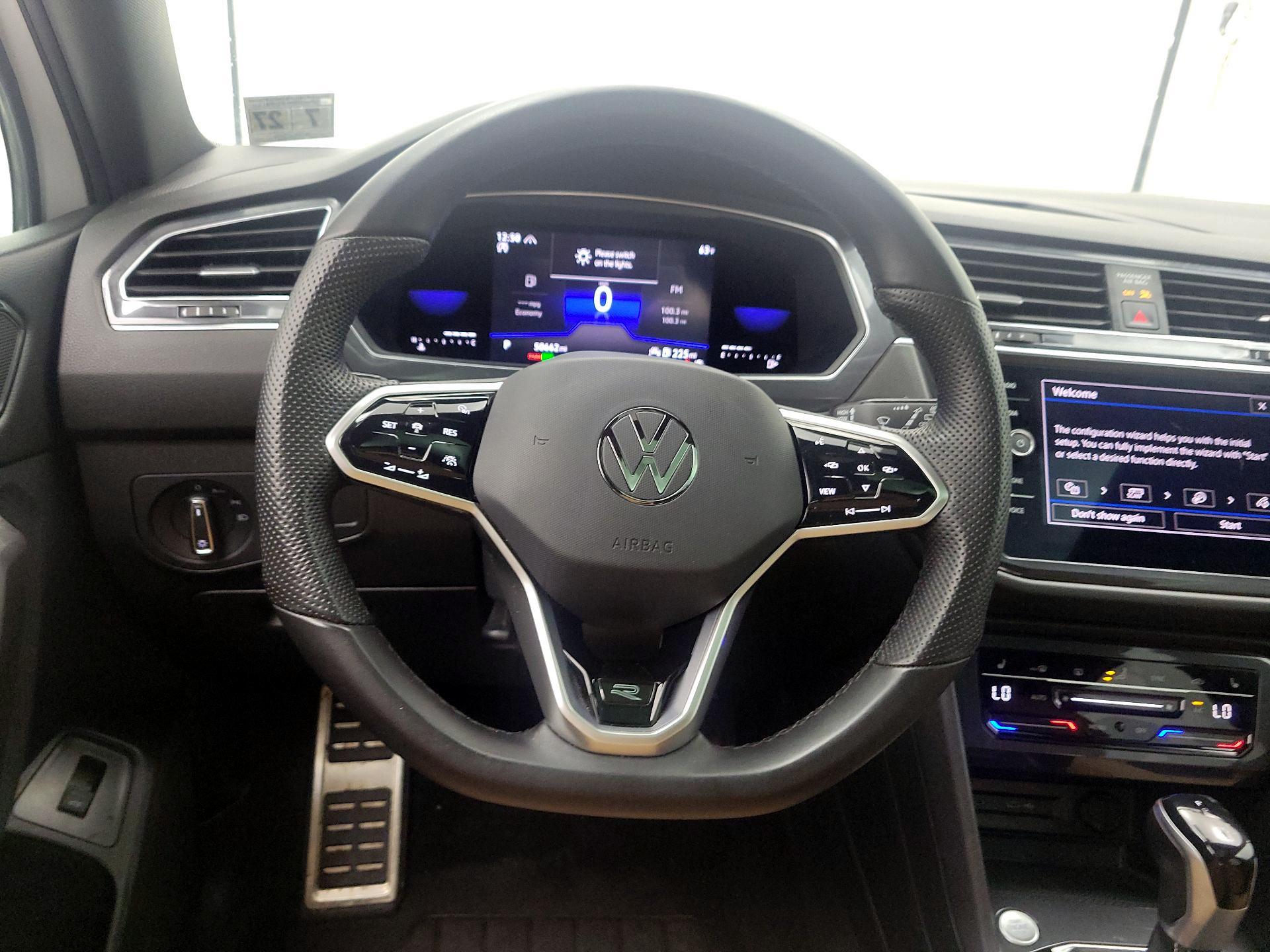 Thumbnail: 2022 Volkswagen Tiguan - 10