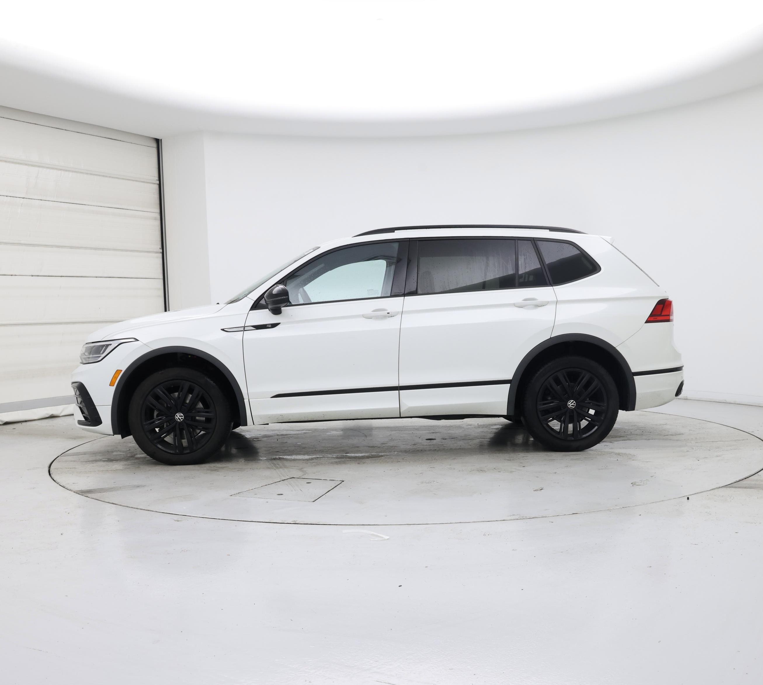 Thumbnail: 2022 Volkswagen Tiguan - 3