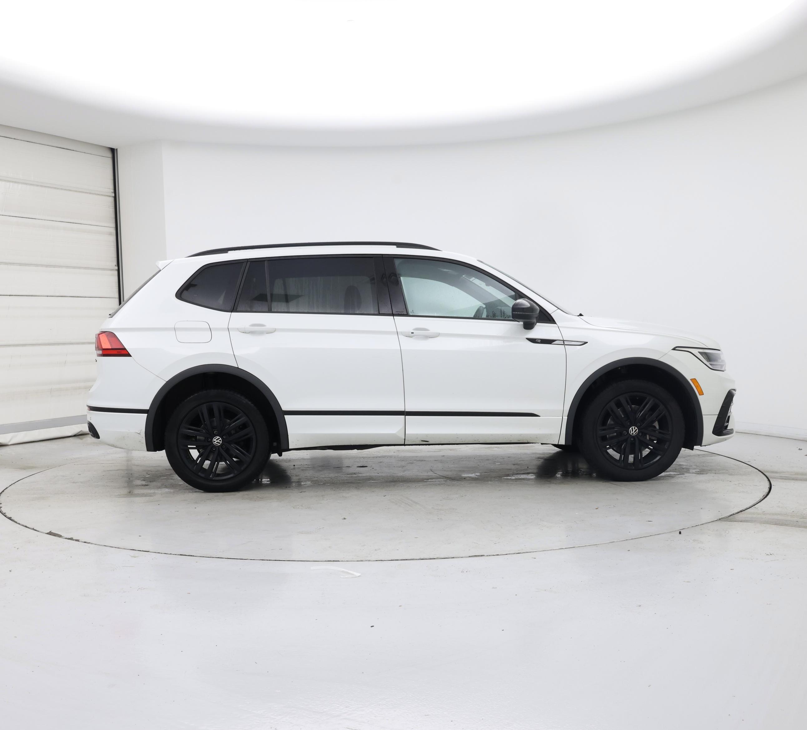 Thumbnail: 2022 Volkswagen Tiguan - 7