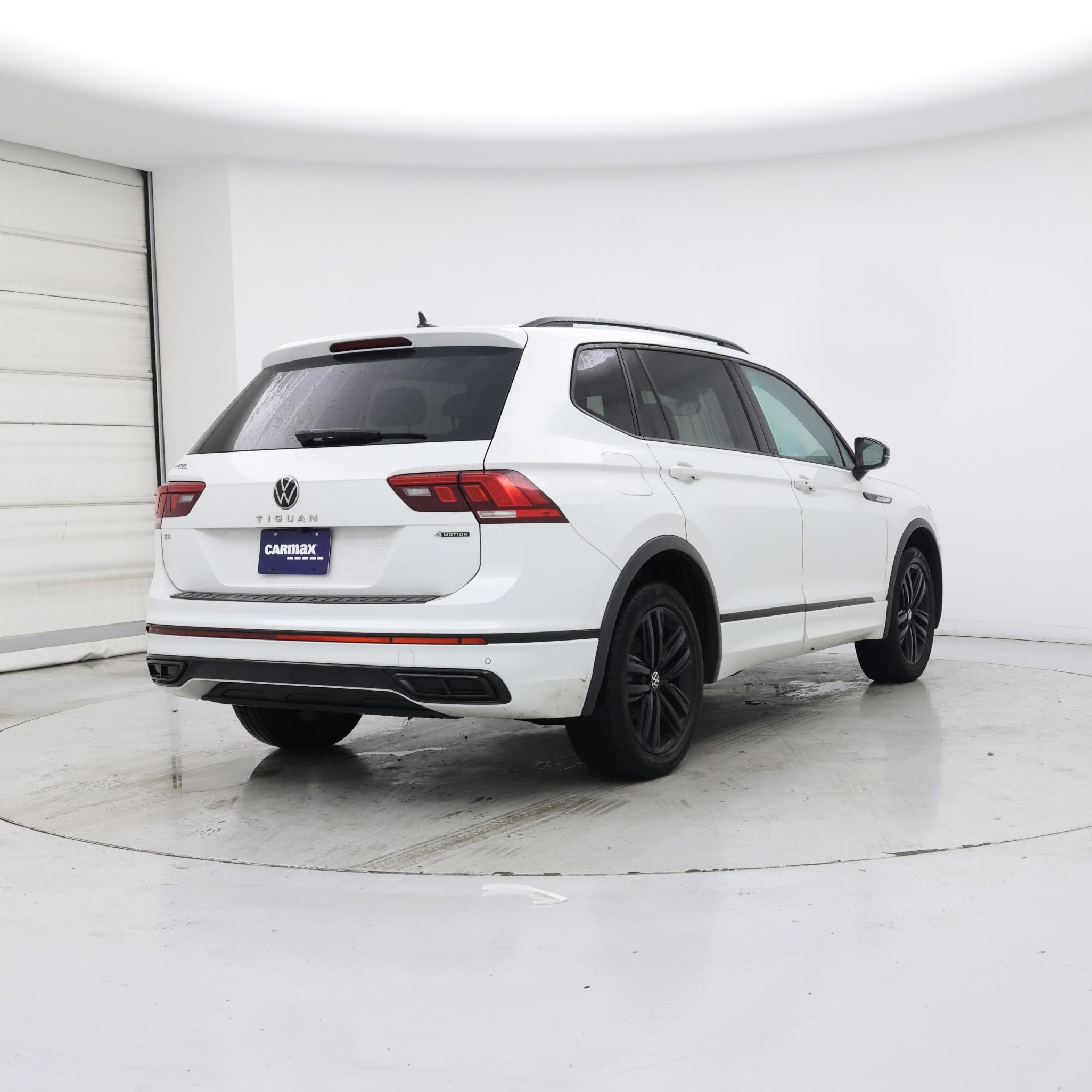 Thumbnail: 2022 Volkswagen Tiguan - 8