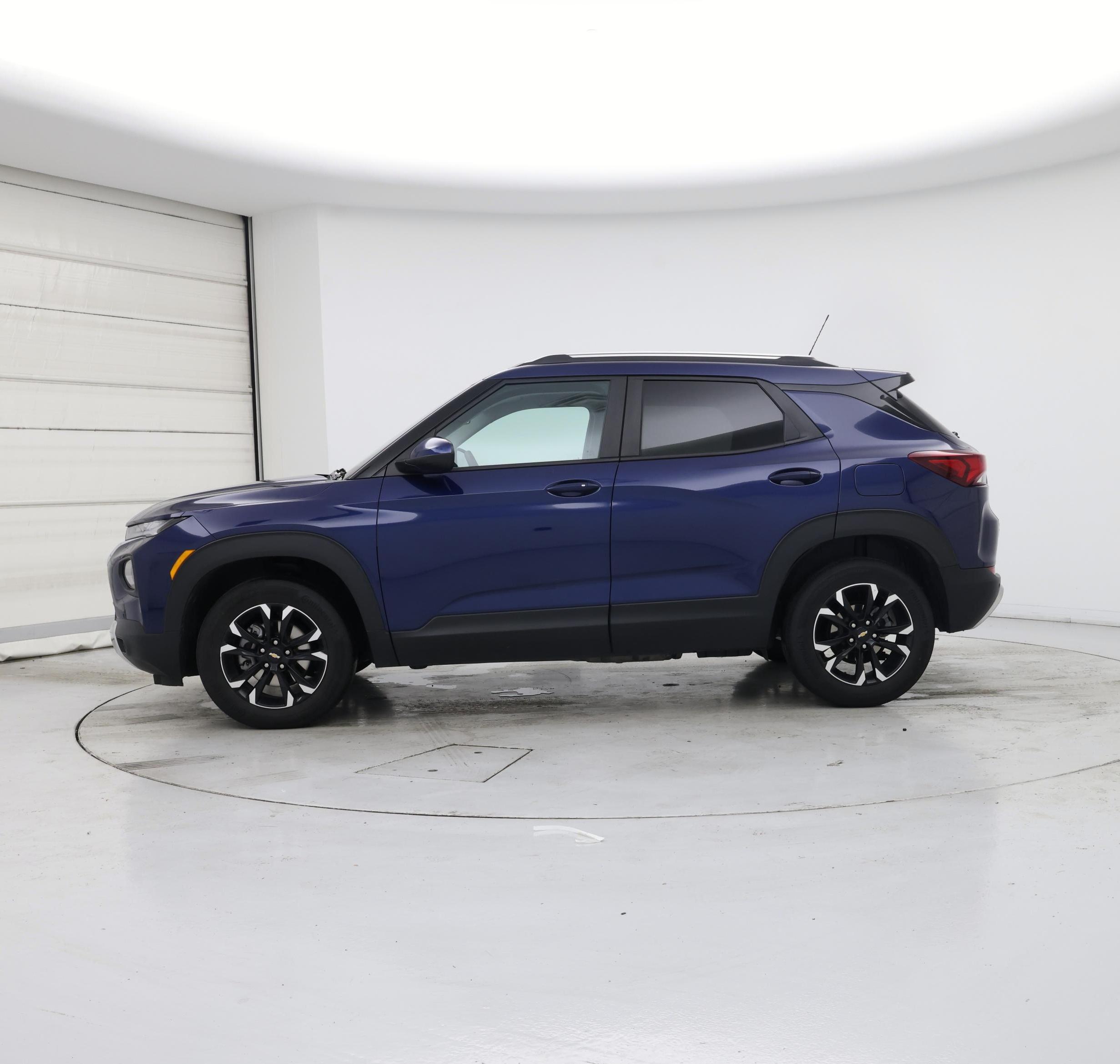 Thumbnail: 2023 Chevrolet TrailBlazer - 3