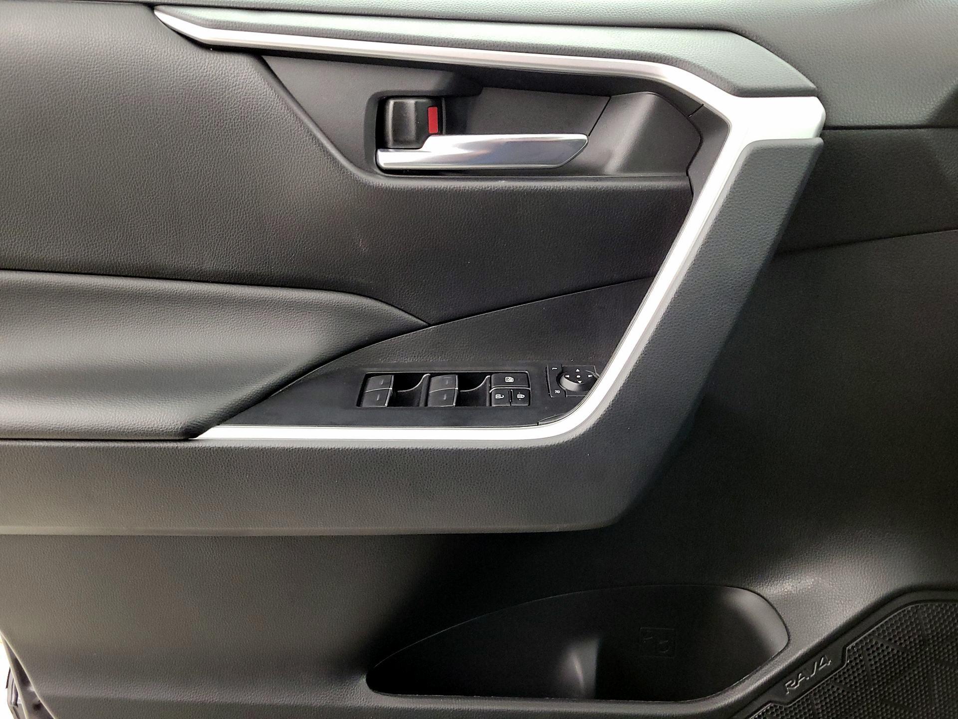 Thumbnail: 2022 Toyota RAV4 - 12