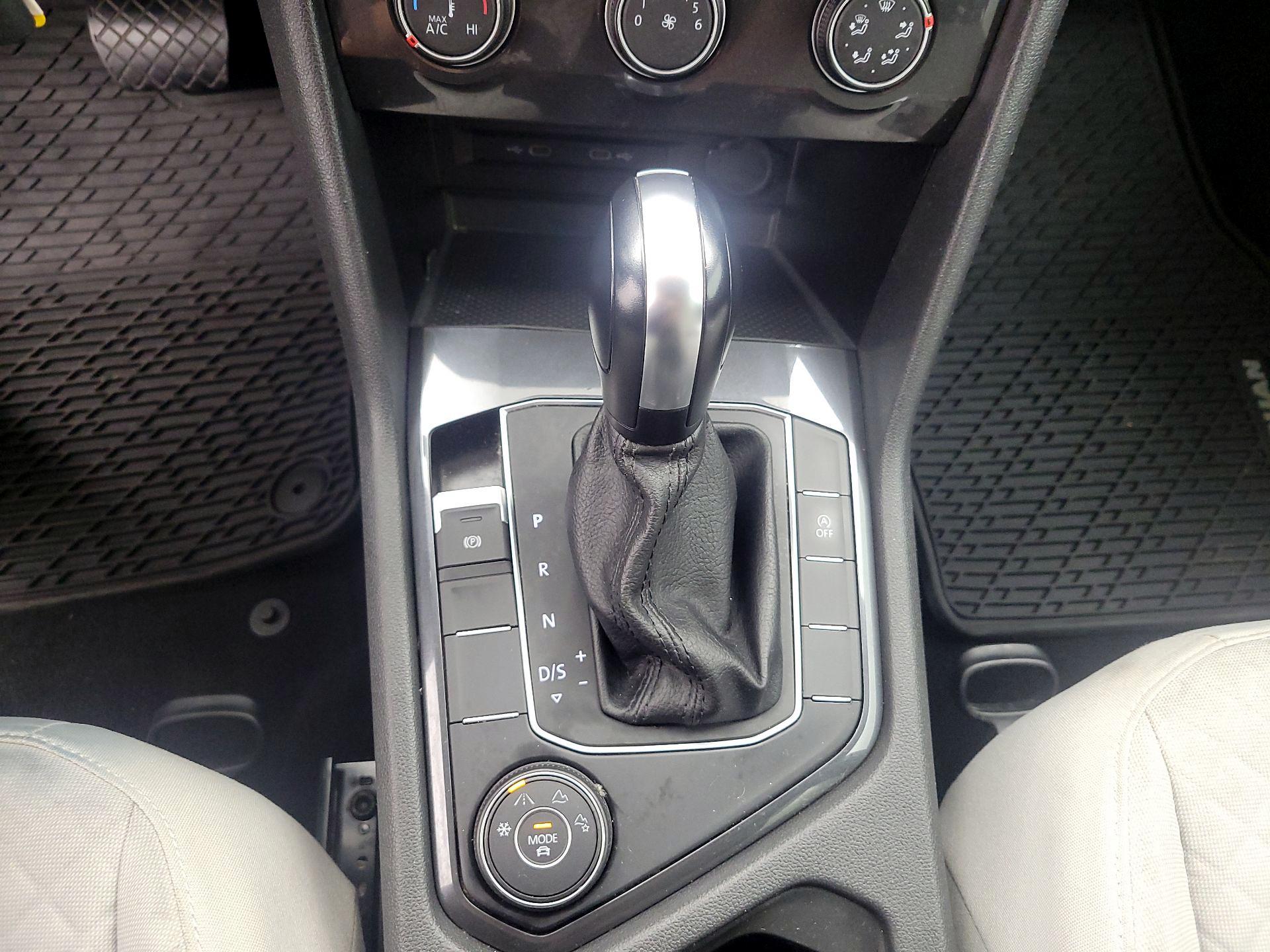 Thumbnail: 2021 Volkswagen Tiguan - 17
