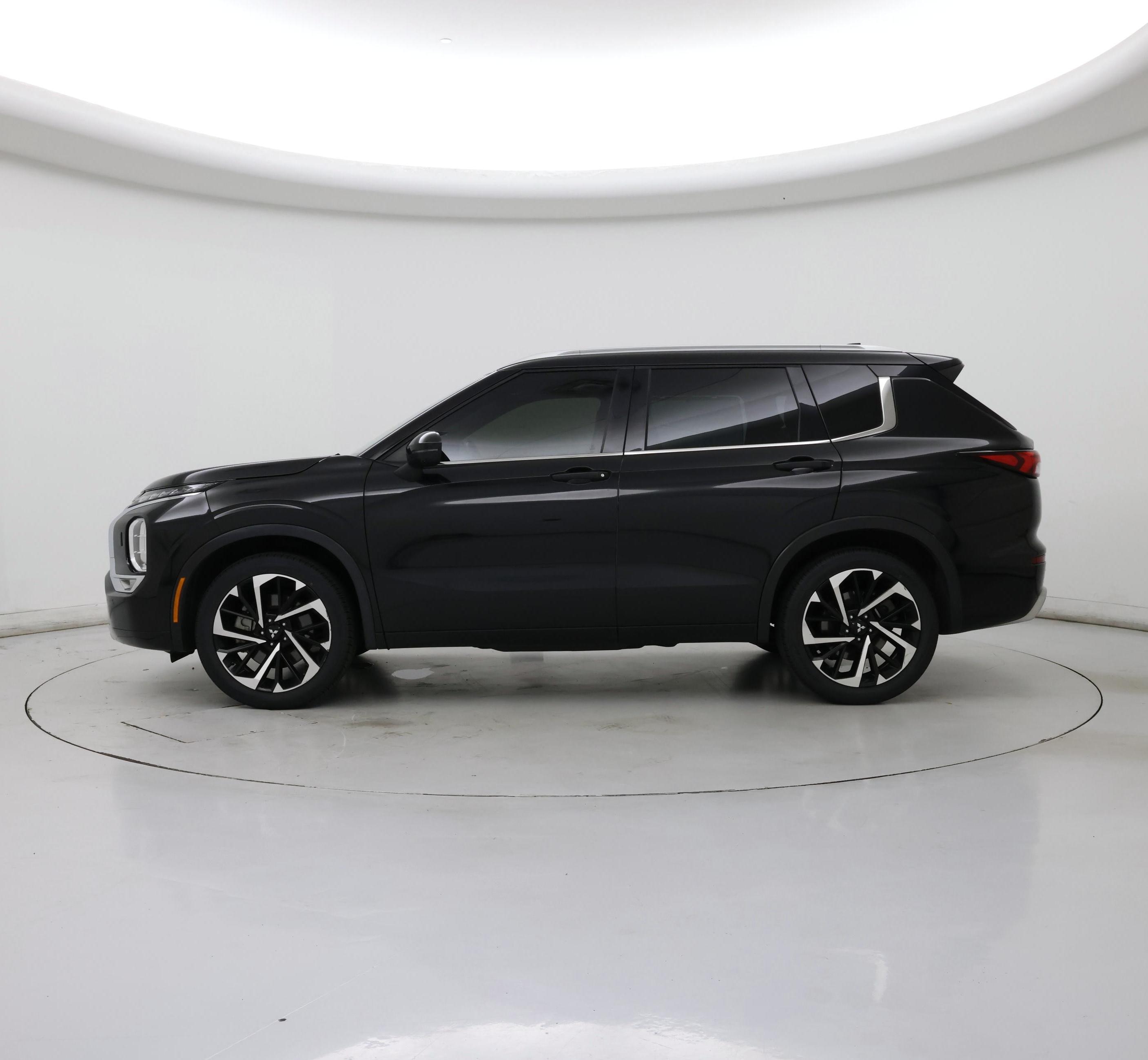 Thumbnail: 2022 Mitsubishi Outlander - 3