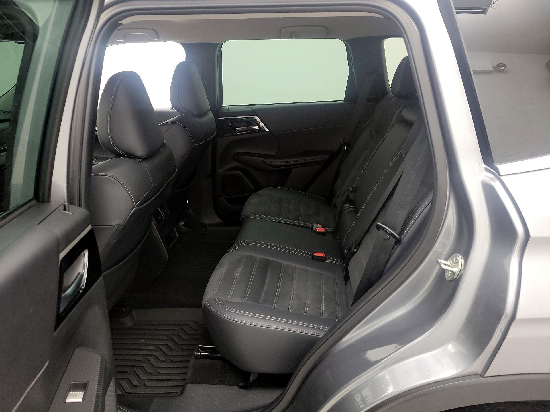 Thumbnail: 2022 Mitsubishi Outlander - 20