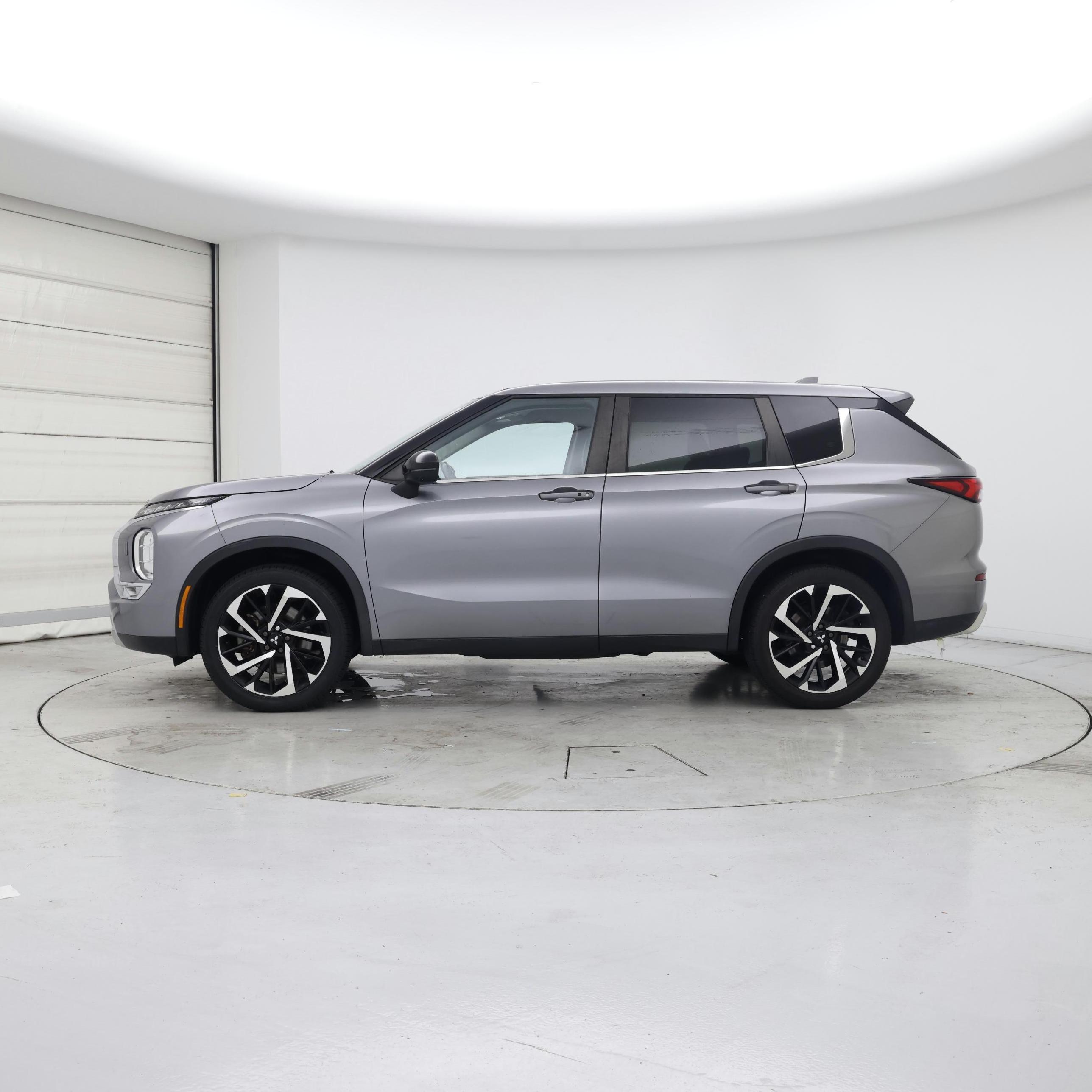Thumbnail: 2022 Mitsubishi Outlander - 3