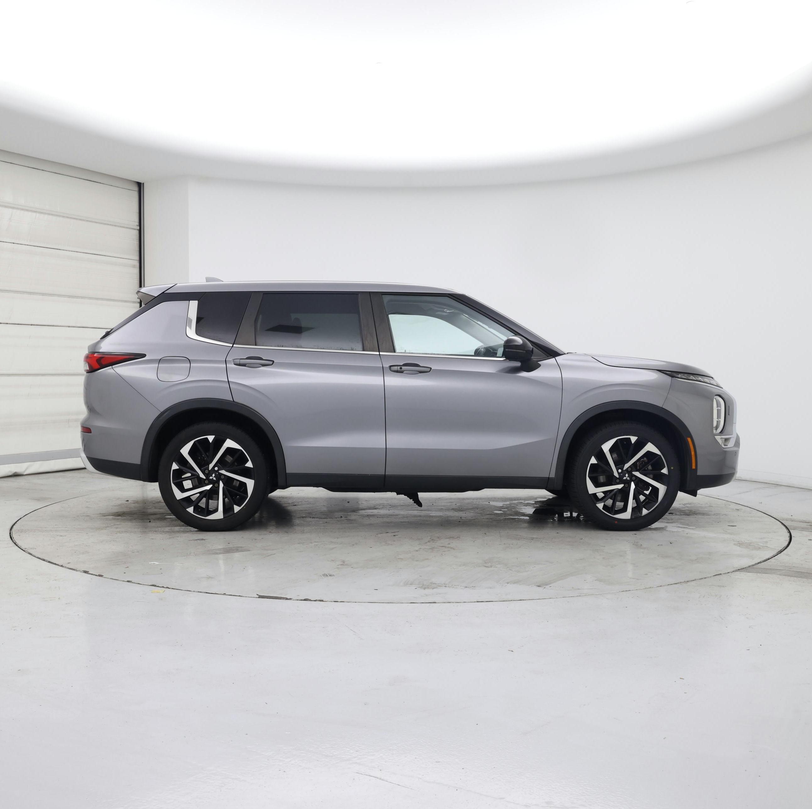 Thumbnail: 2022 Mitsubishi Outlander - 7