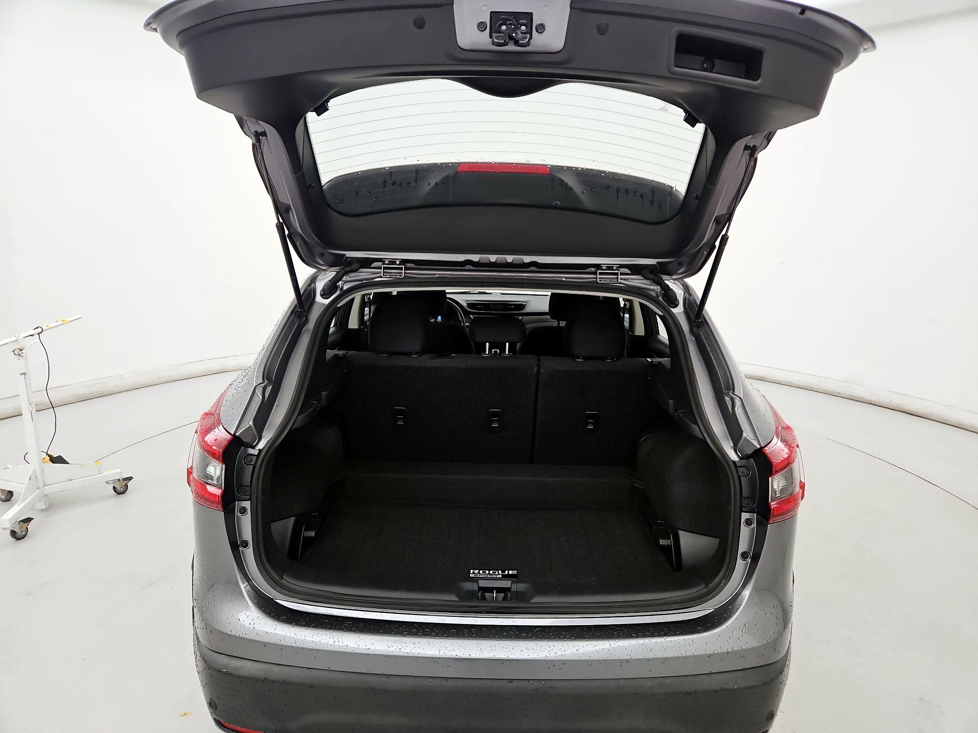 Thumbnail: 2020 Nissan Rogue Sport - 20