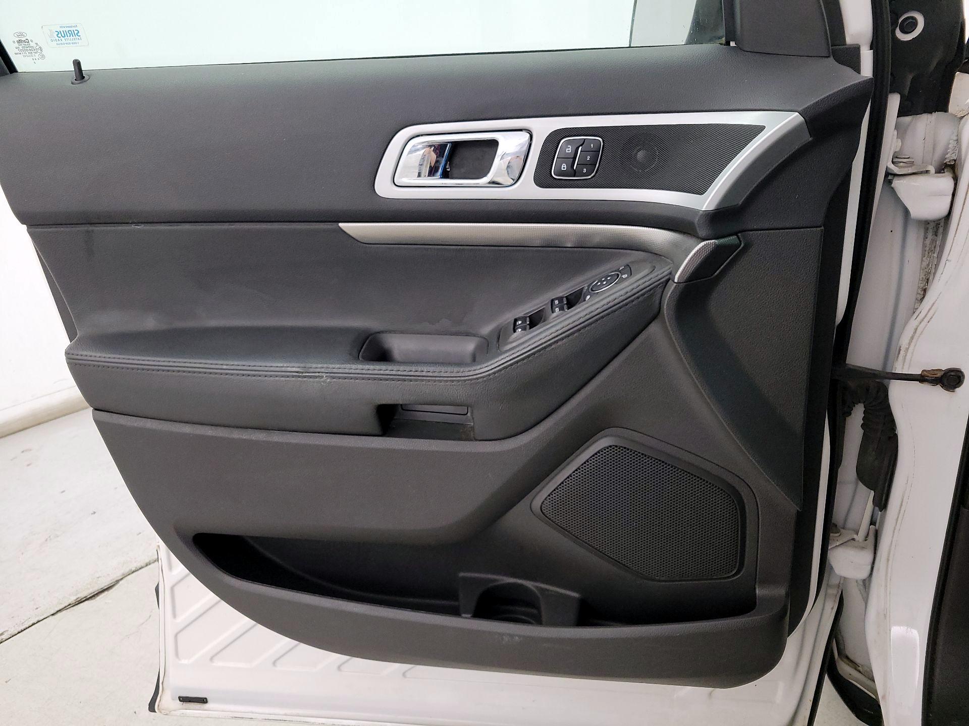 Thumbnail: 2015 Ford Explorer - 12