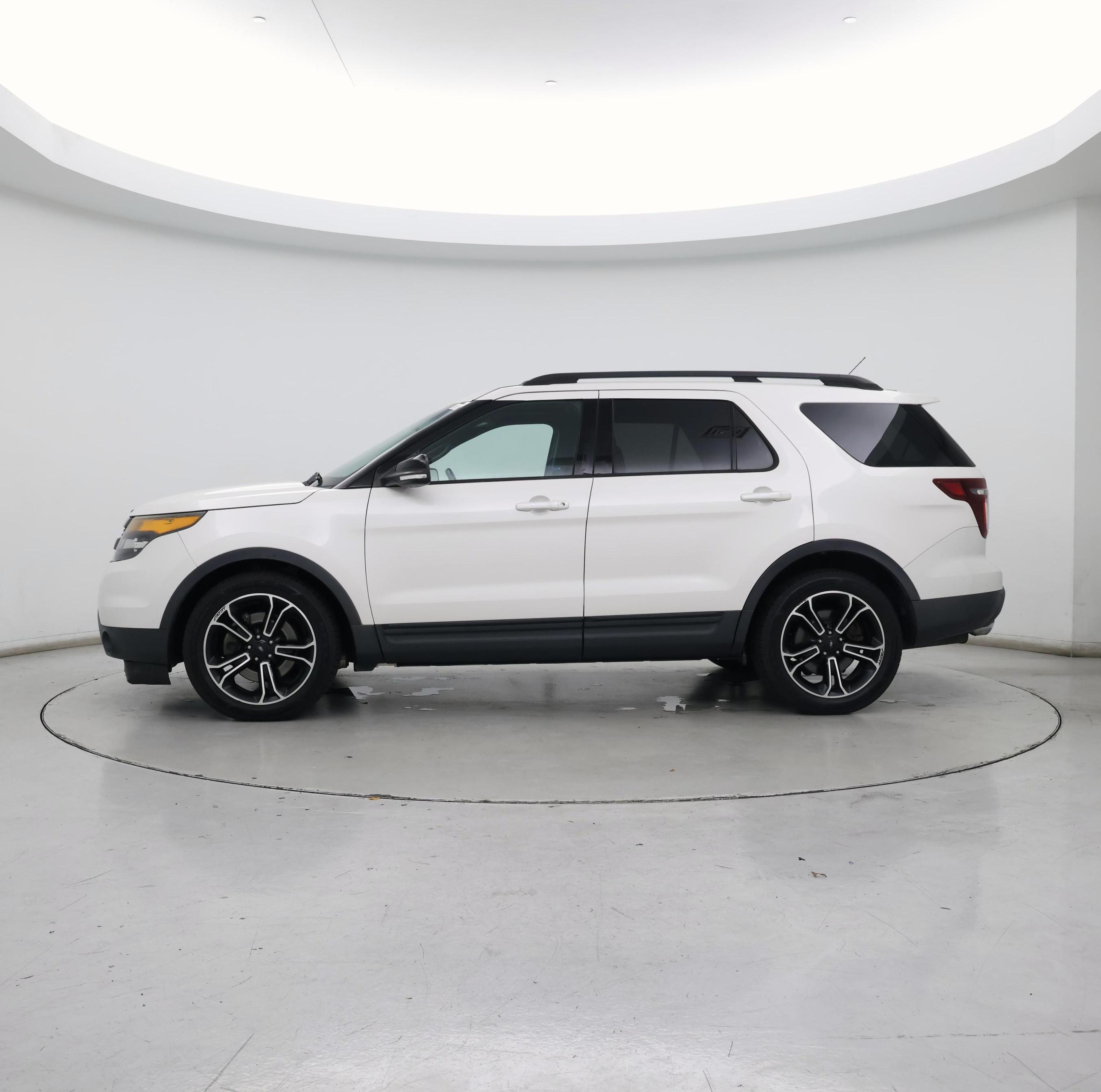 Thumbnail: 2015 Ford Explorer - 3