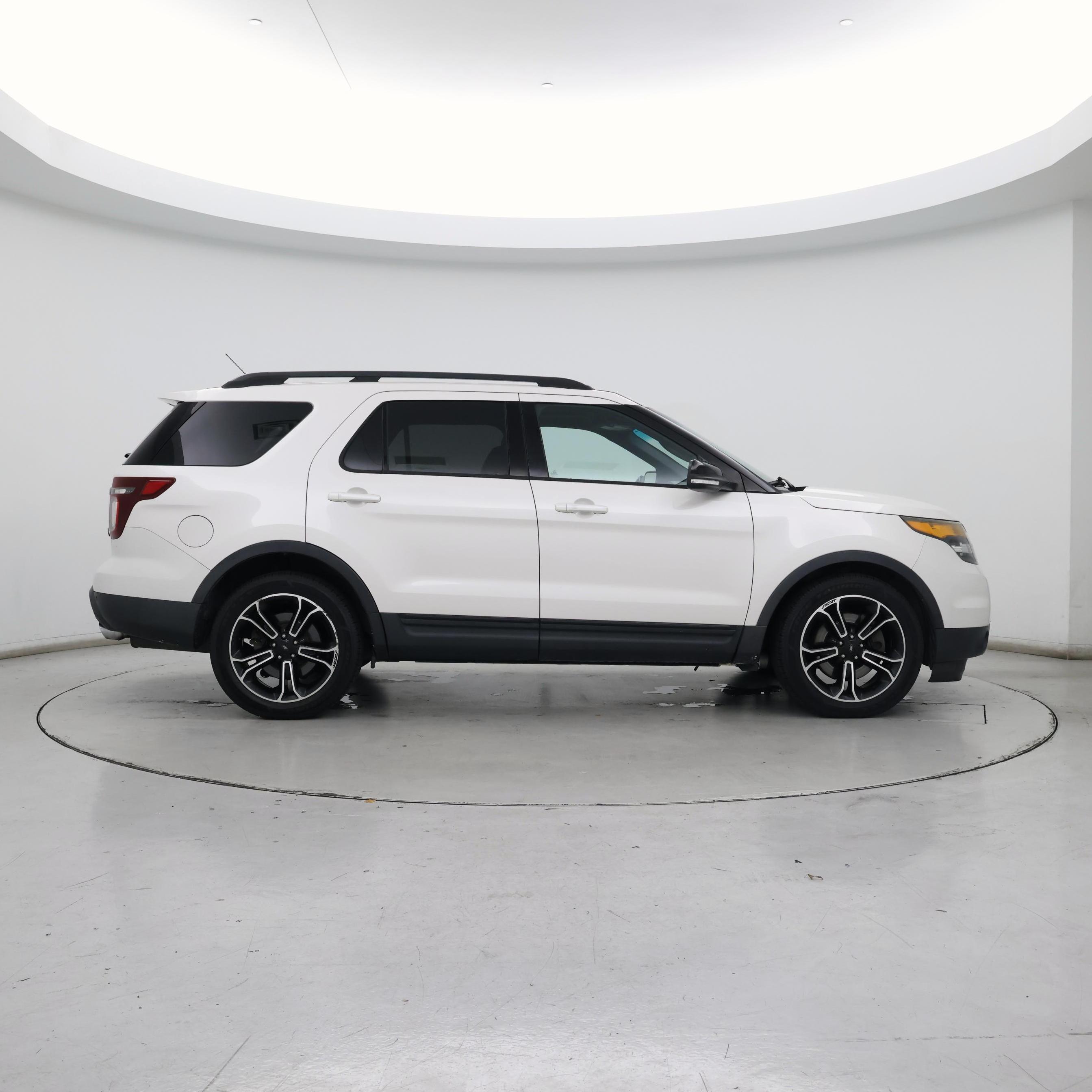 Thumbnail: 2015 Ford Explorer - 7