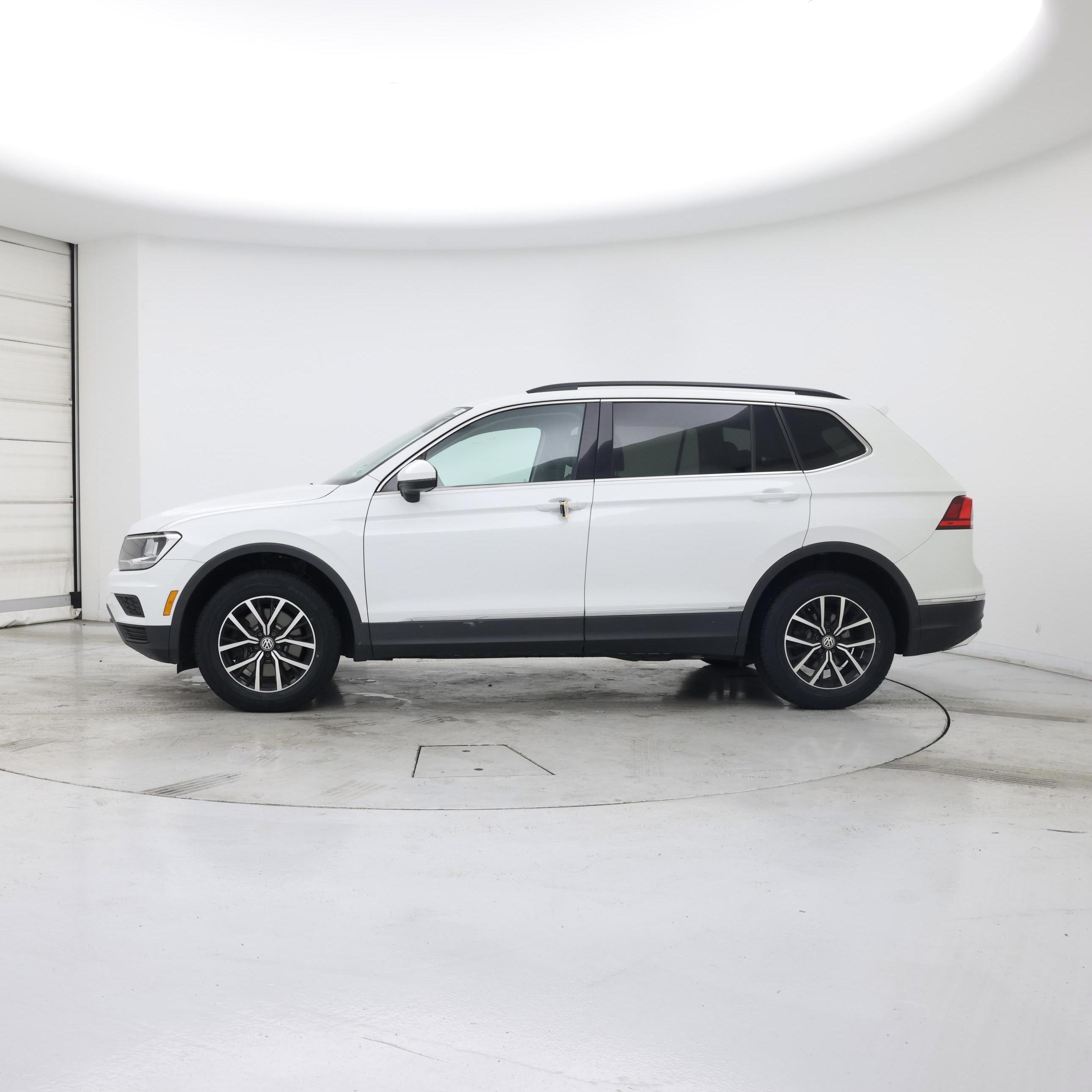 Thumbnail: 2021 Volkswagen Tiguan - 3