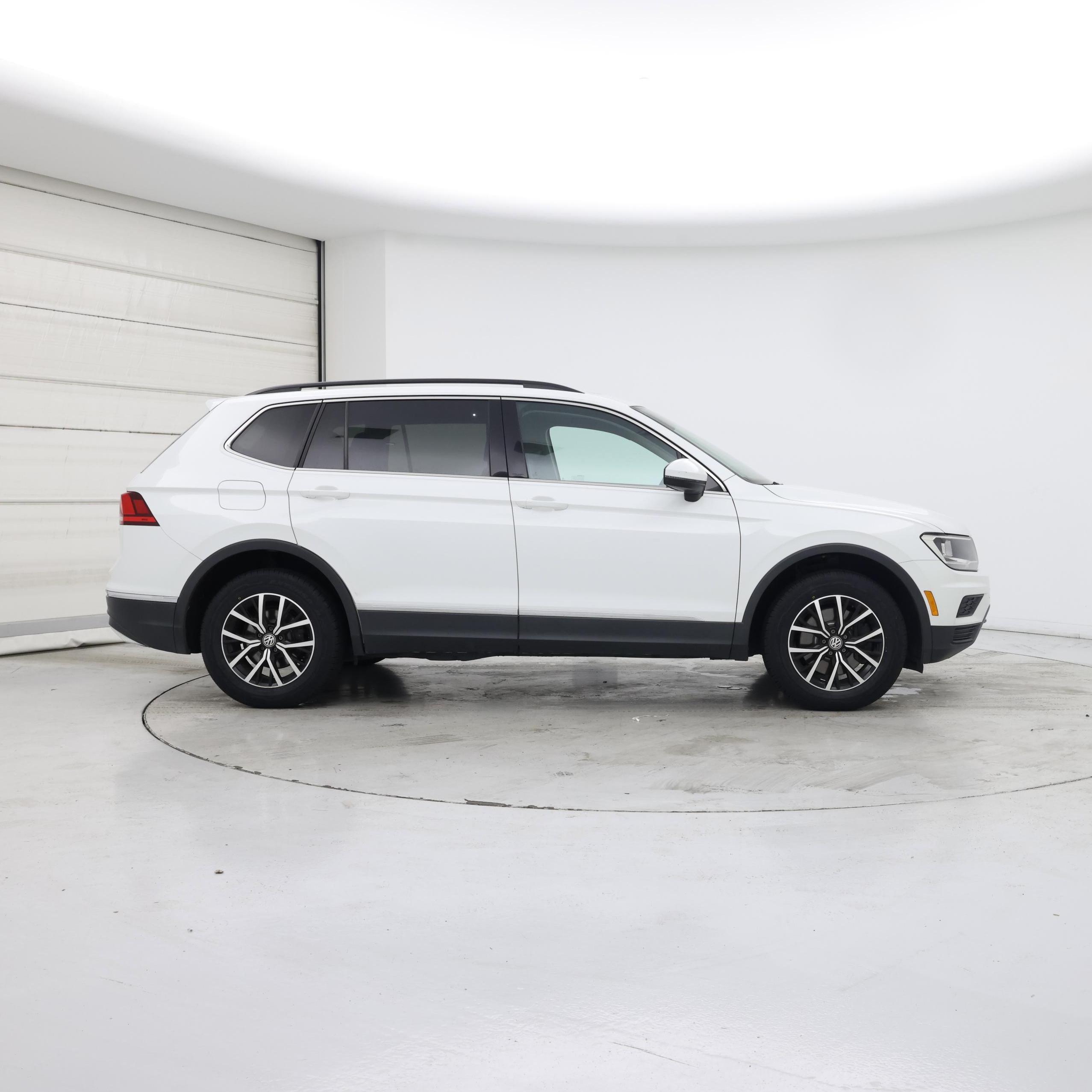Thumbnail: 2021 Volkswagen Tiguan - 7