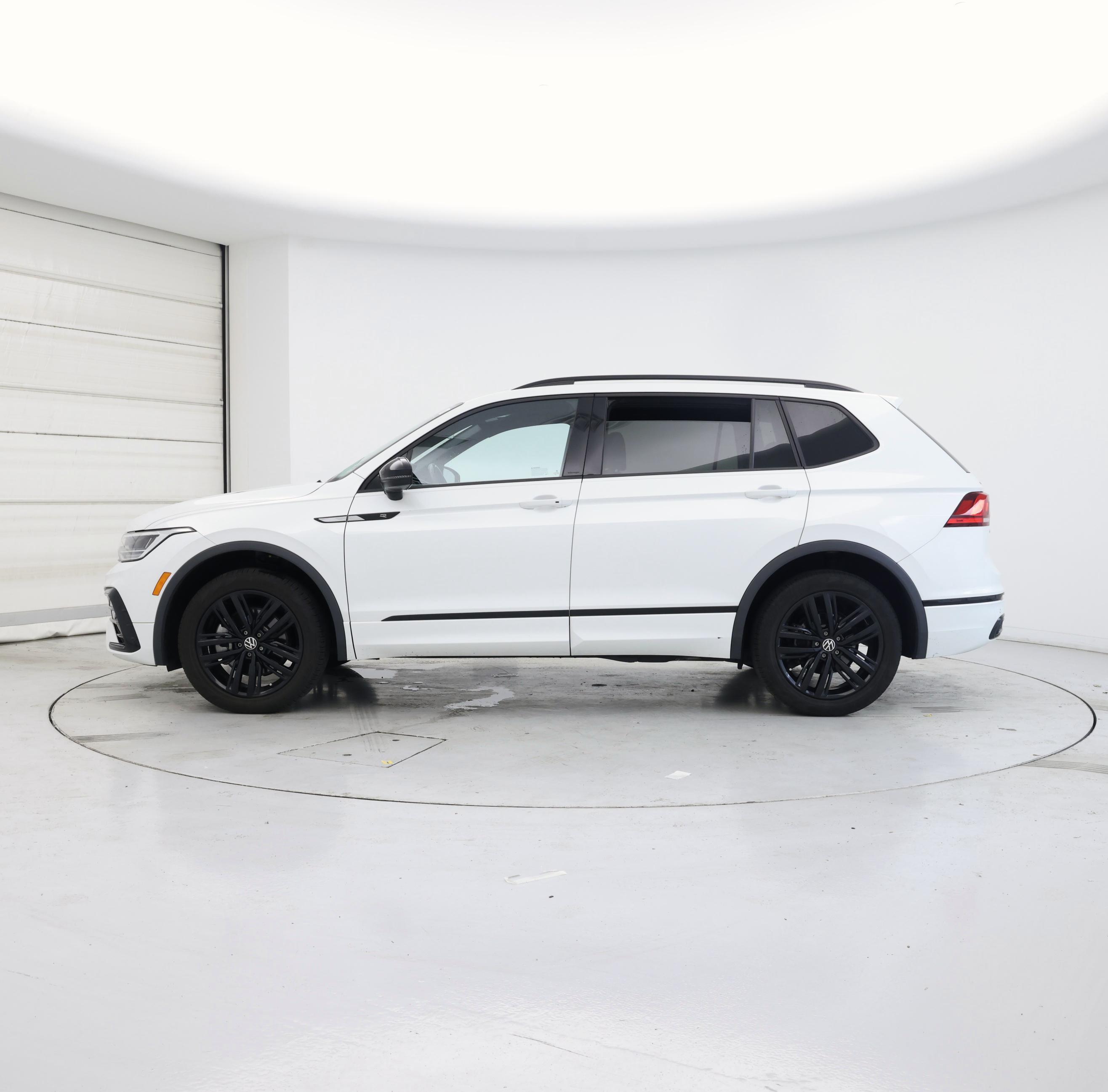 Thumbnail: 2022 Volkswagen Tiguan - 3