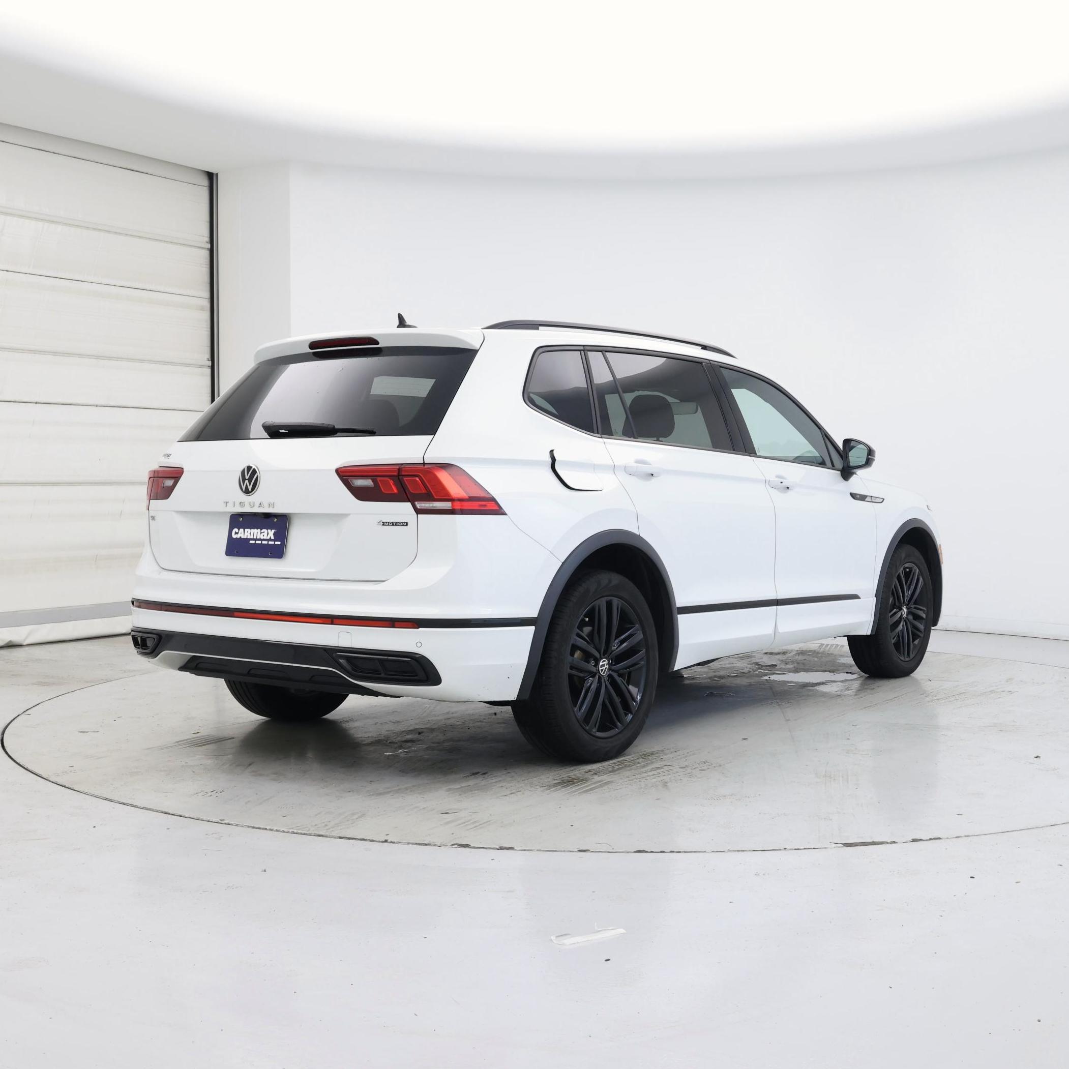 Thumbnail: 2022 Volkswagen Tiguan - 8