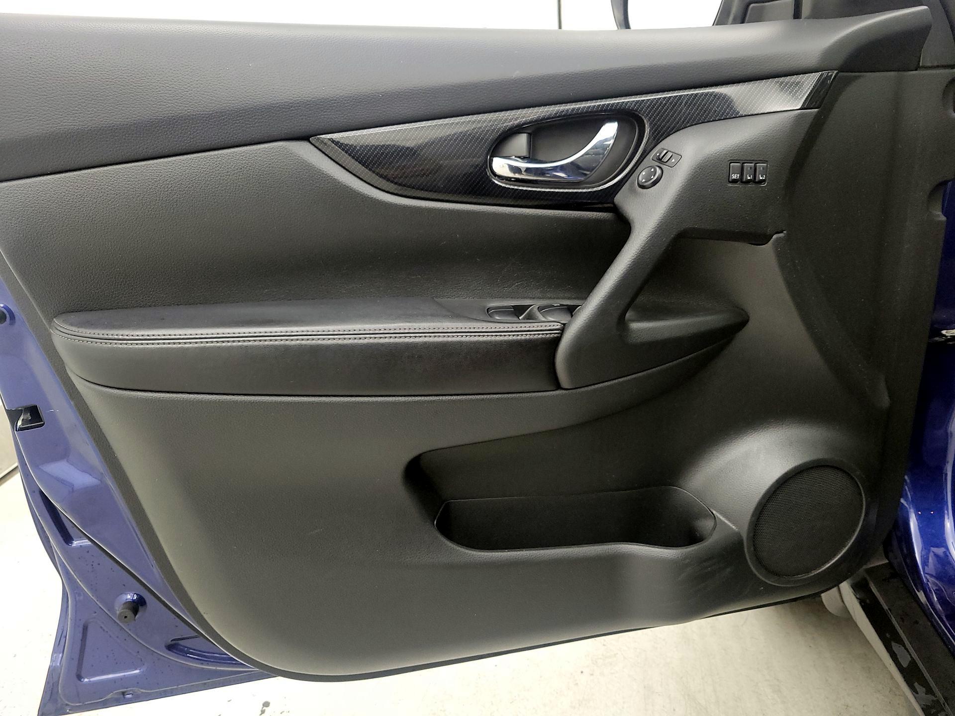 Thumbnail: 2019 Nissan Rogue - 12