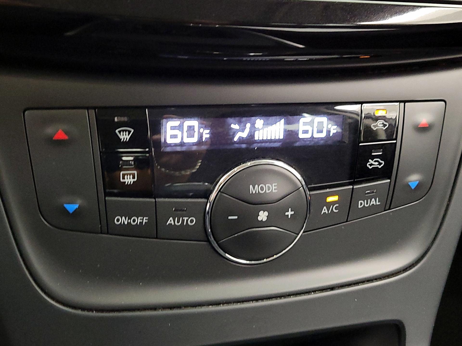 Thumbnail: 2019 Nissan Sentra - 16