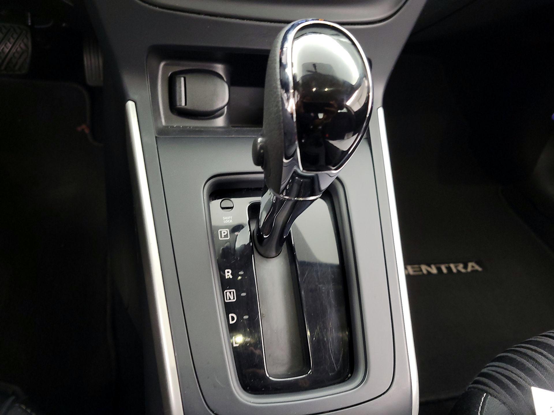 Thumbnail: 2019 Nissan Sentra - 17