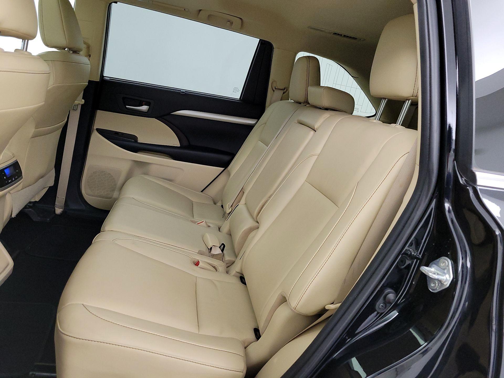 Thumbnail: 2019 Toyota Highlander - 20