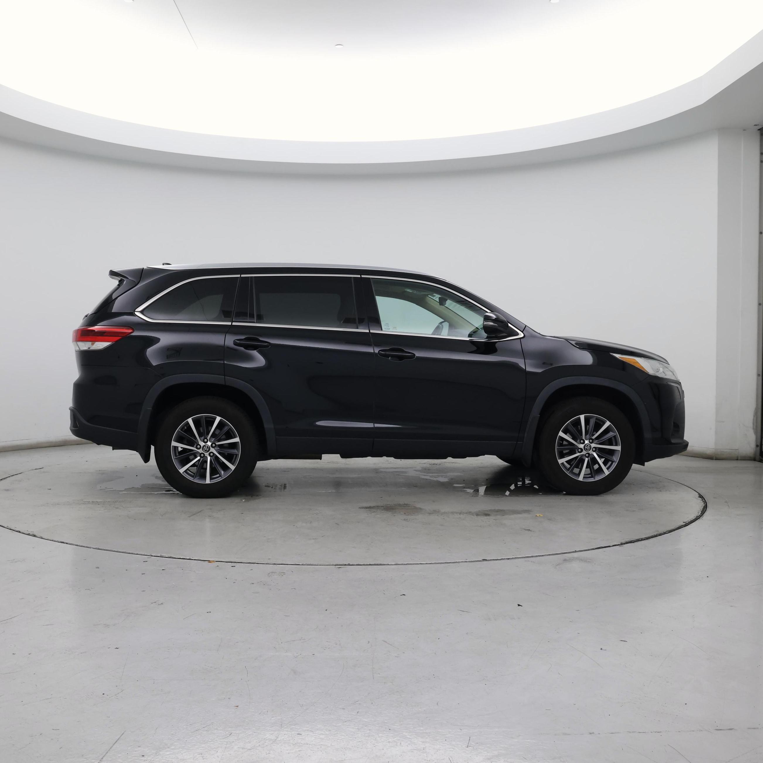 Thumbnail: 2019 Toyota Highlander - 7