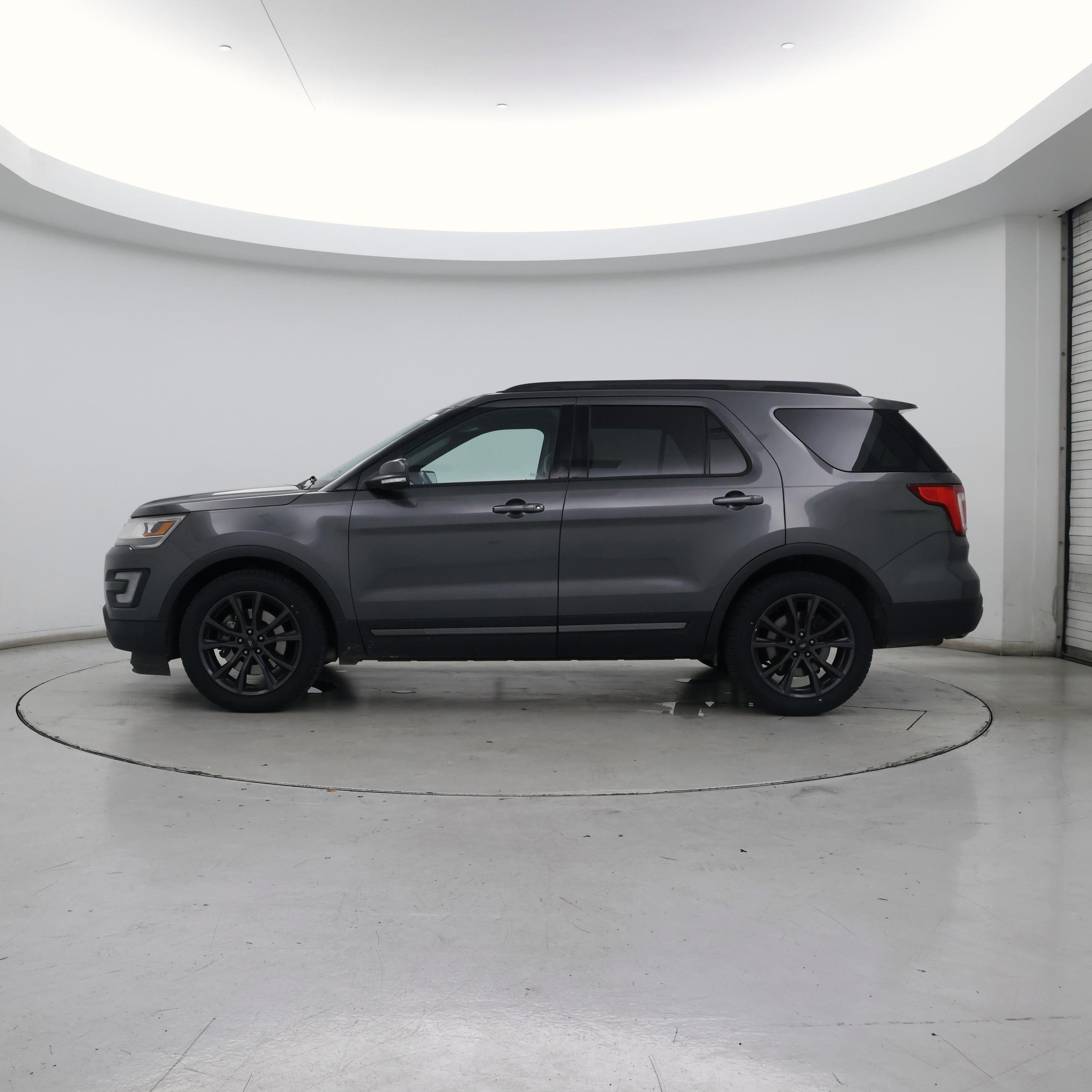Thumbnail: 2017 Ford Explorer - 3