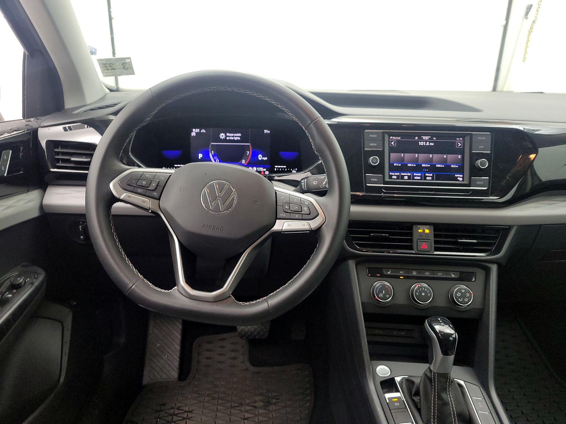 Thumbnail: 2022 Volkswagen Taos - 10