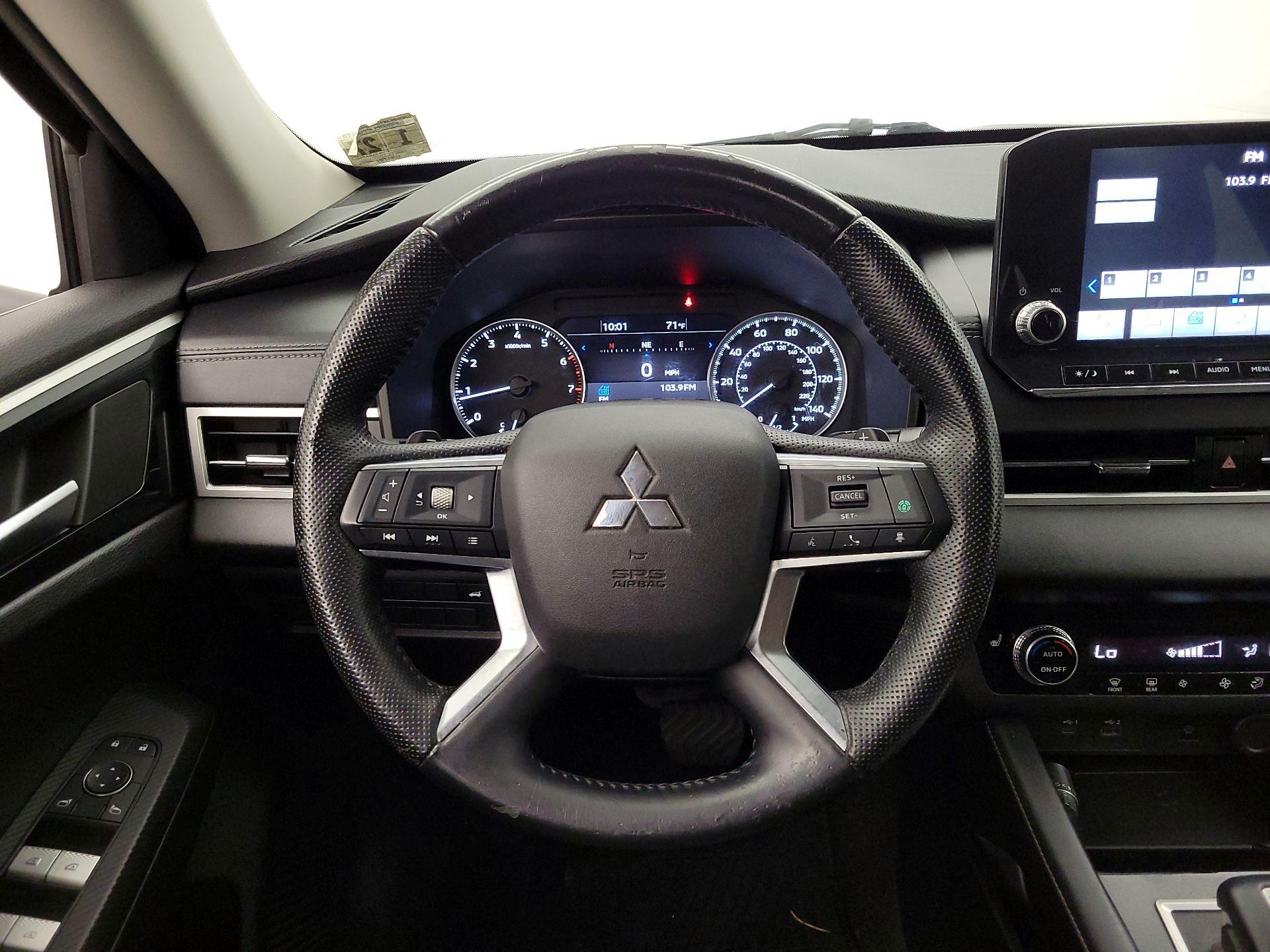Thumbnail: 2022 Mitsubishi Outlander - 10