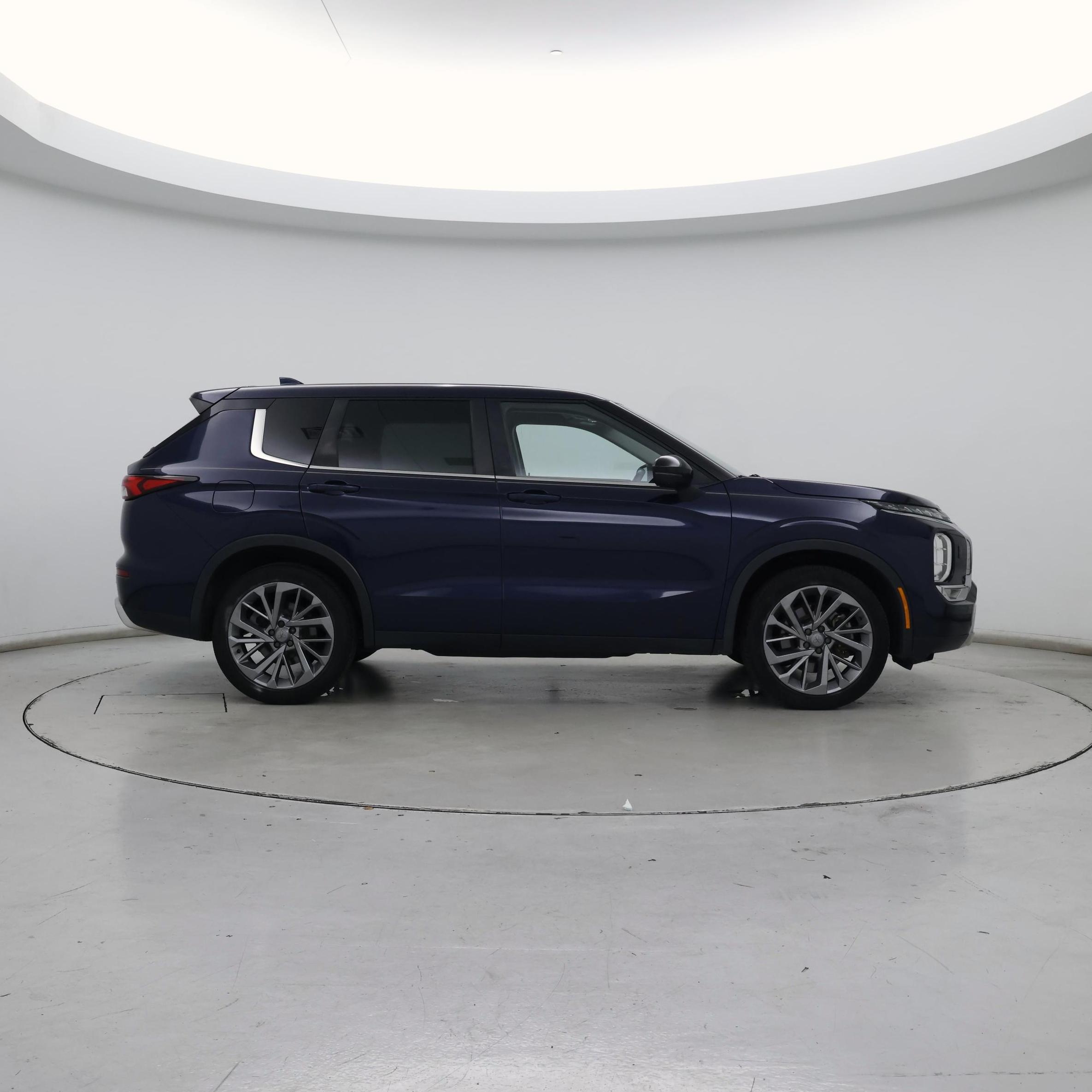 Thumbnail: 2022 Mitsubishi Outlander - 7